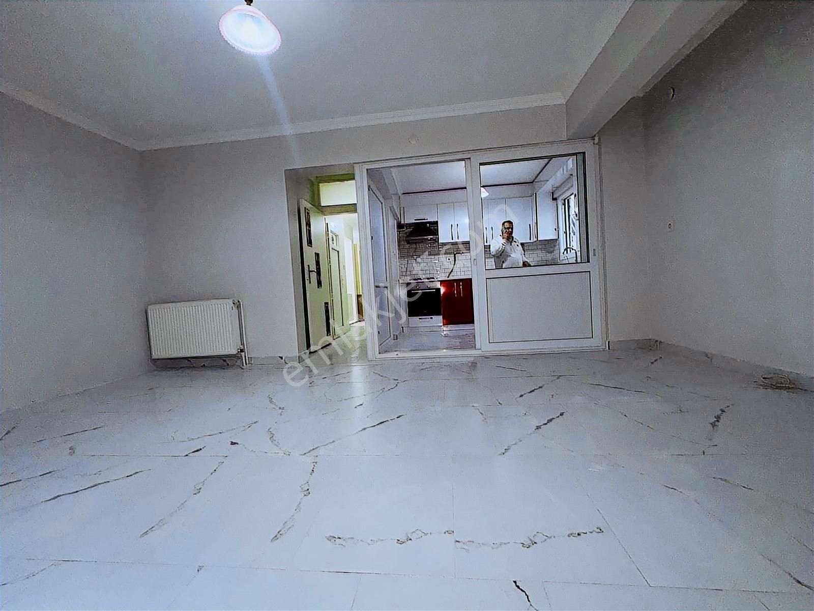 Buca Fırat Mah. 2+0 82 Doğalgazlı Köşe Daire - Görsel 13
