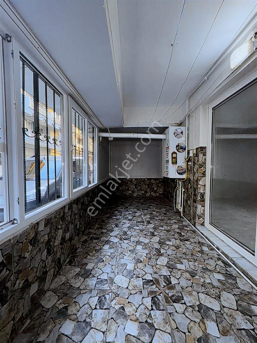 Buca Fırat Mah. 2+0 82 Doğalgazlı Köşe Daire - Görsel 14