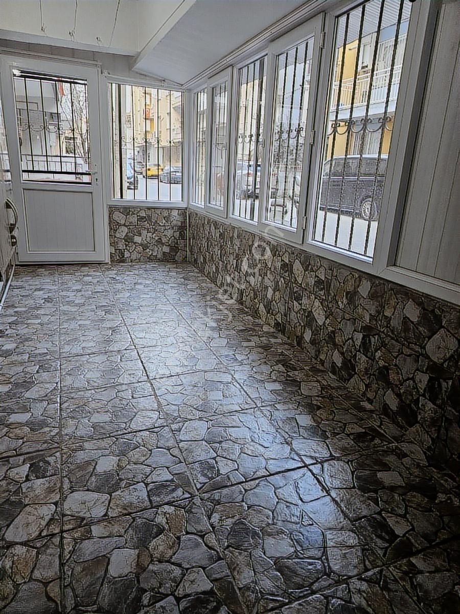 Buca Fırat Mah. 2+0 82 Doğalgazlı Köşe Daire - Görsel 17