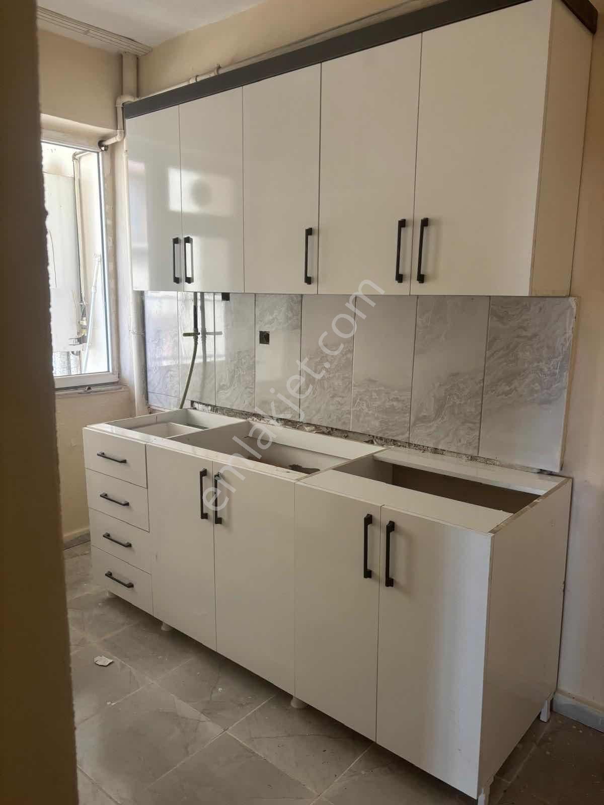 Esma Ocak Karşısında Fırsat 3+1 Acil Satılık Daire !!!!!