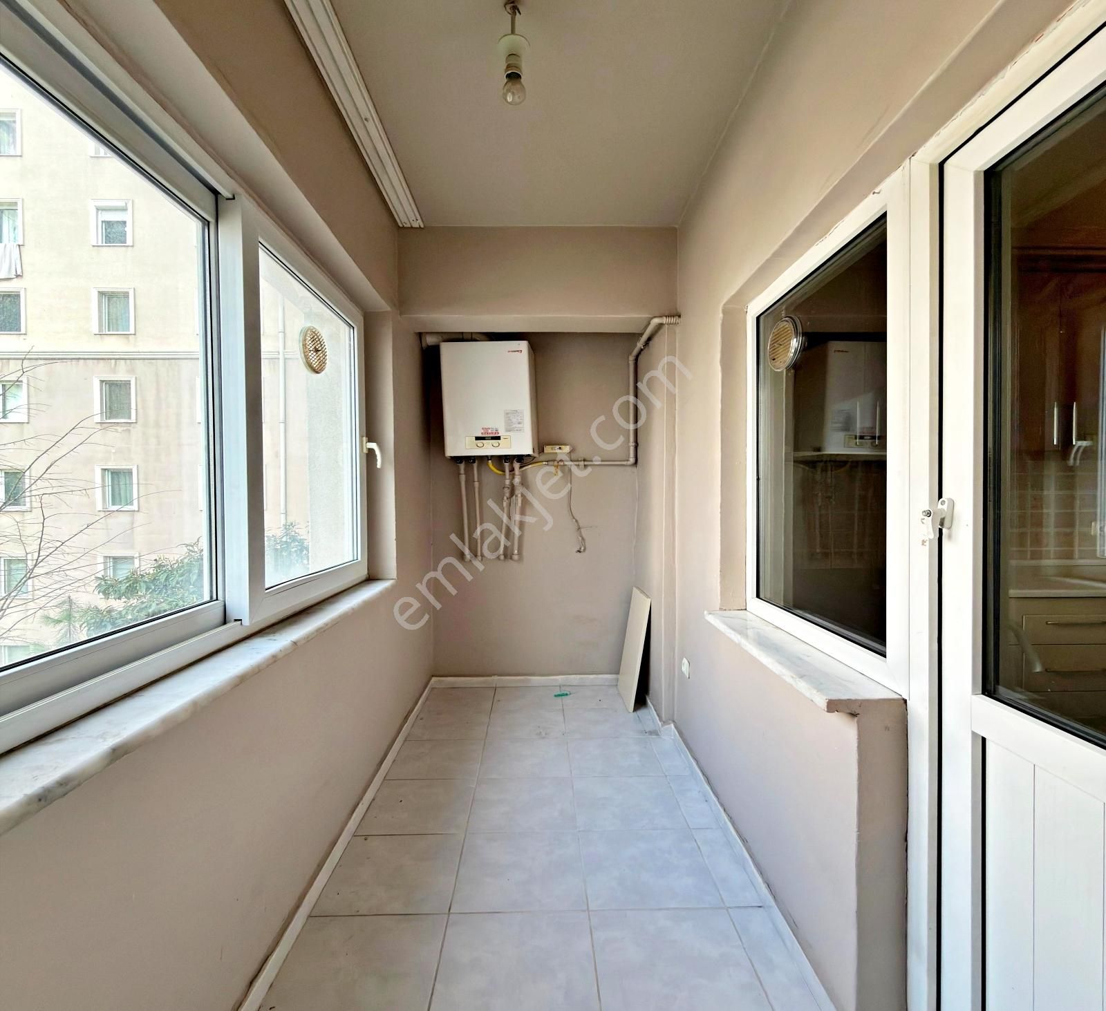 Barış Mahallesinde 2008 Yapımı Boş 3+1 Acil Satılık Daire - Görsel 8