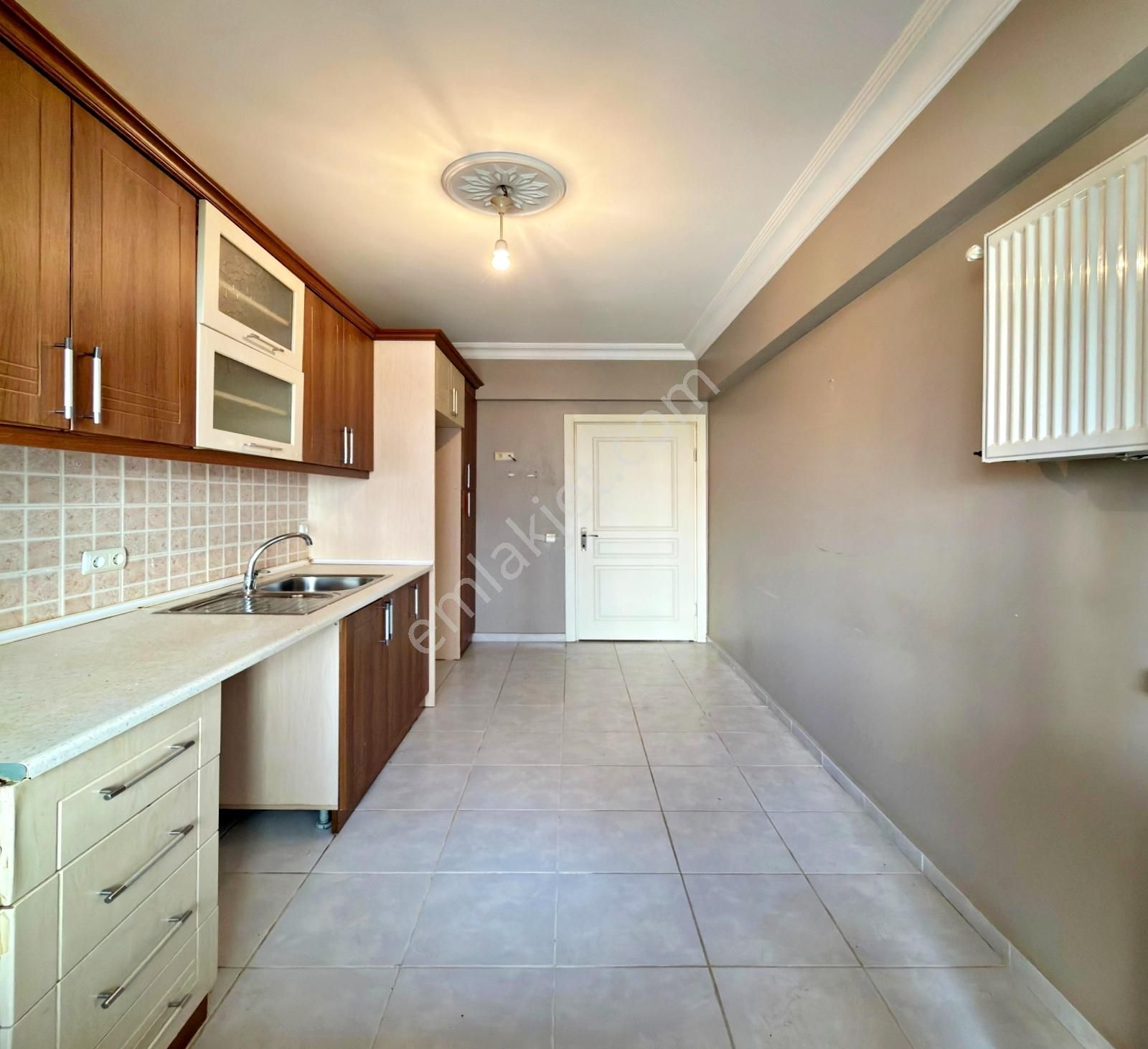 Barış Mahallesinde 2008 Yapımı Boş 3+1 Acil Satılık Daire