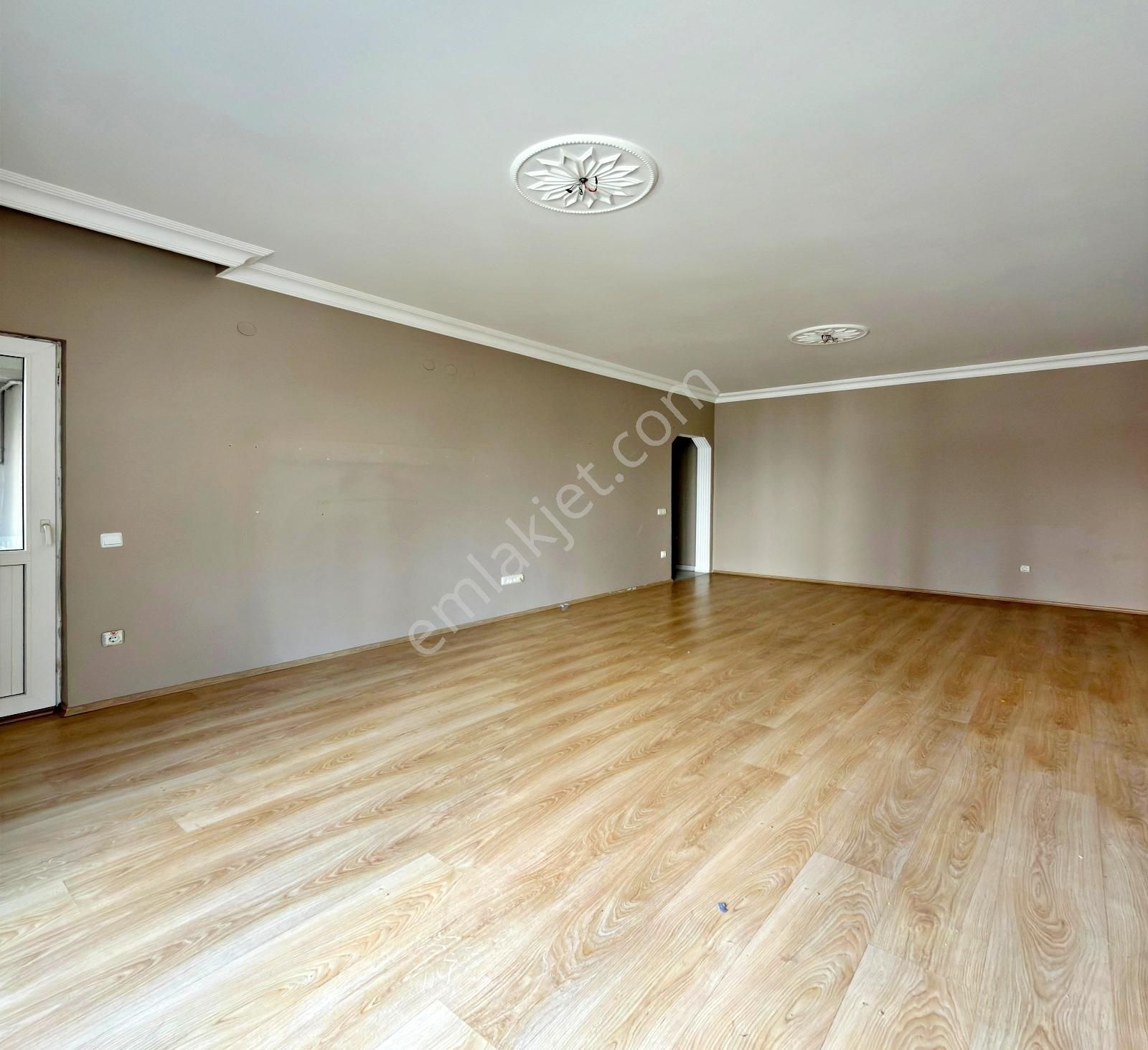 Barış Mahallesinde 2008 Yapımı Boş 3+1 Acil Satılık Daire - Görsel 32