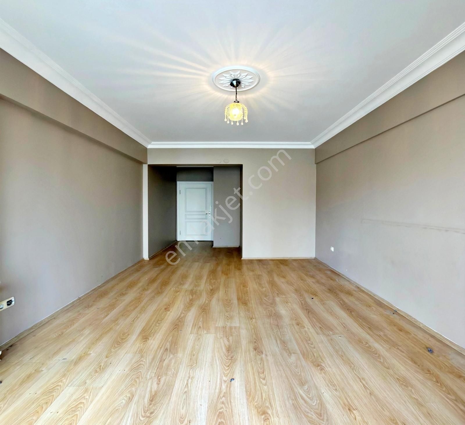 Barış Mahallesinde 2008 Yapımı Boş 3+1 Acil Satılık Daire - Görsel 22