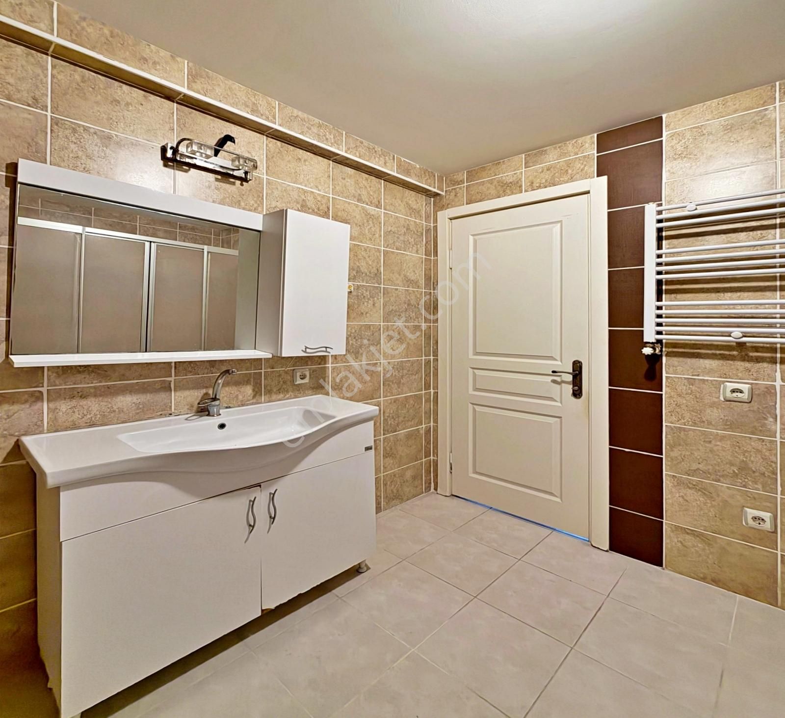 Barış Mahallesinde 2008 Yapımı Boş 3+1 Acil Satılık Daire - Görsel 20