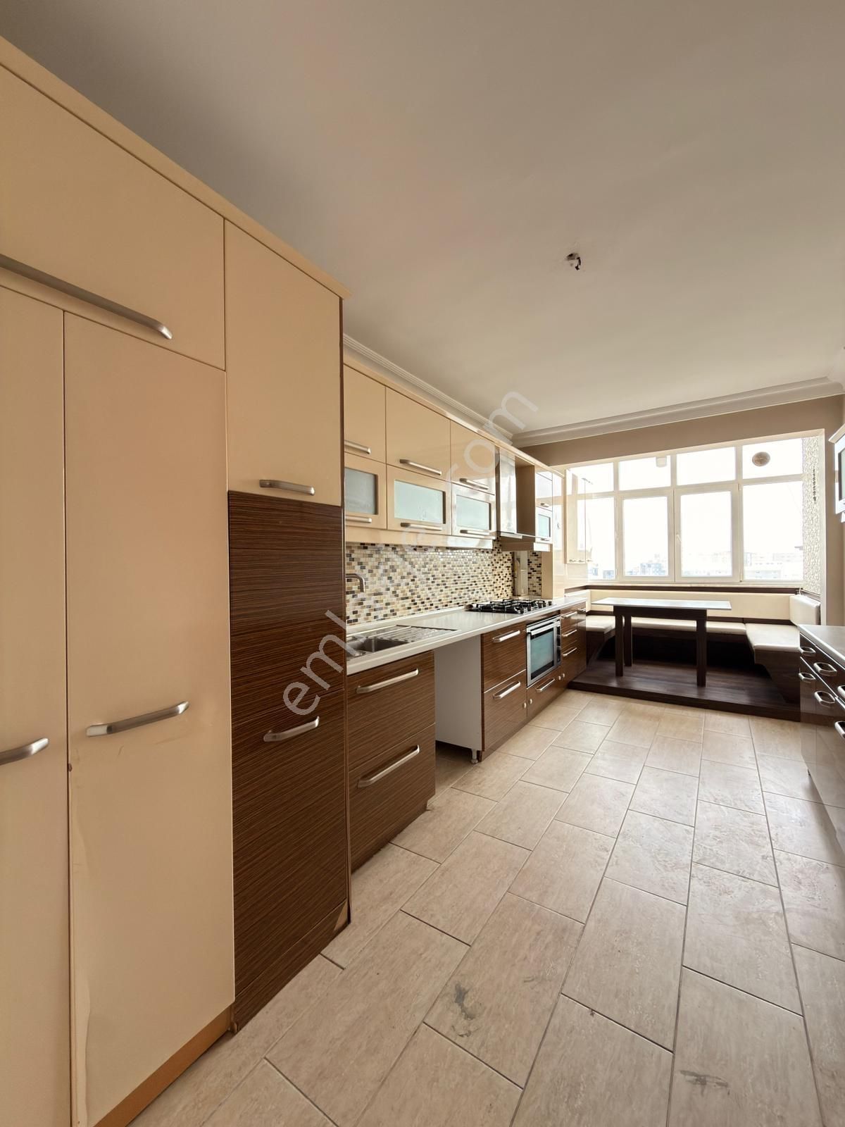 Barış Mahallesinde Site İçi 5+2 Kiralık Dubleks Daire