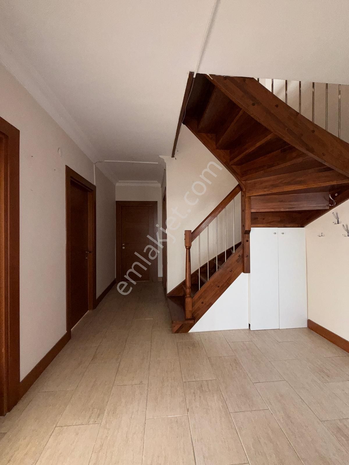 Barış Mahallesinde Site İçi 5+2 Kiralık Dubleks Daire - Görsel 2