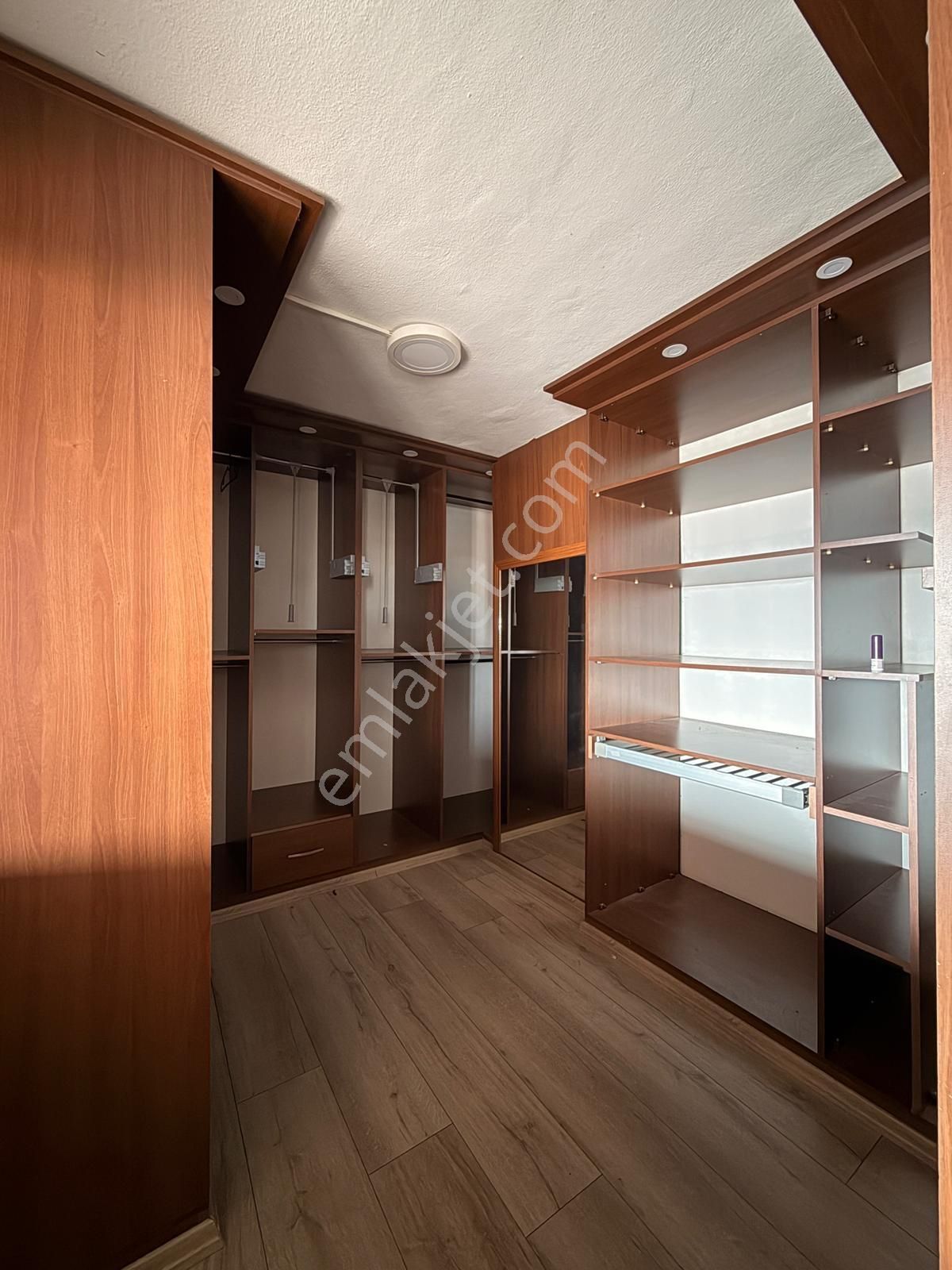 Barış Mahallesinde Site İçi 5+2 Kiralık Dubleks Daire - Görsel 21