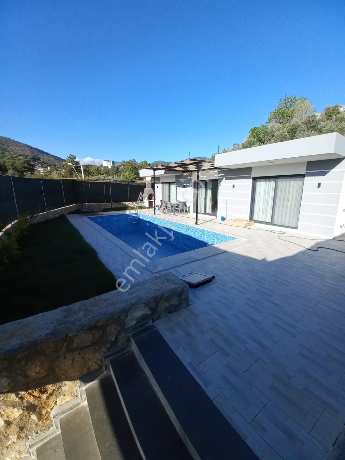 Eldirekte Kiralık Villa