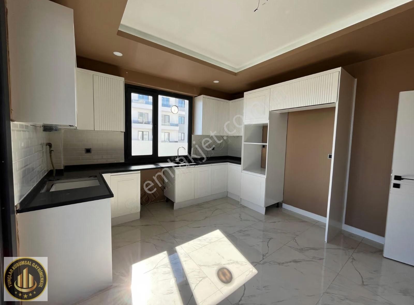 450 Evlerde Havuzlu Lüks Sitede 2+1 Kiralık Daire Fırsatı