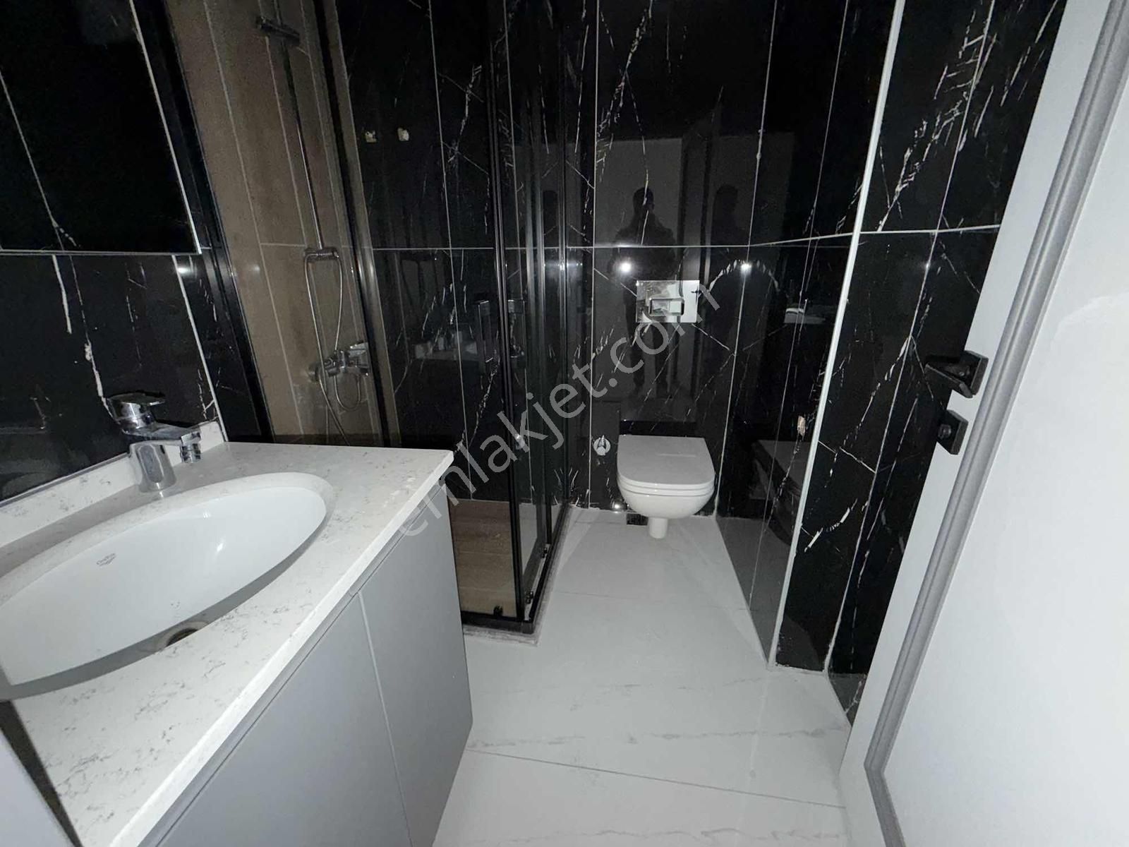 Esenlerde Site İçi Yüzme Havuzlu Cadde Üzerinde Kiralık 3+1 - Görsel 14