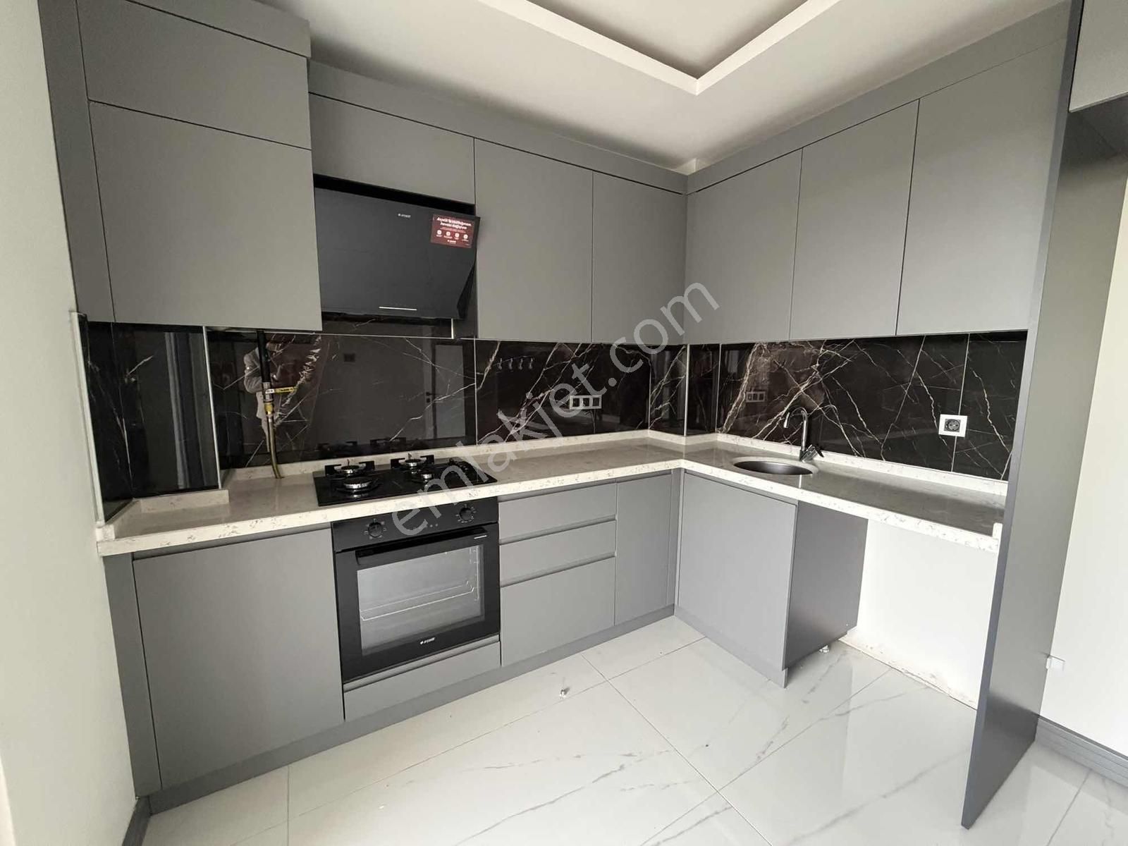 Esenlerde Site İçi Yüzme Havuzlu Cadde Üzerinde Kiralık 3+1 - Görsel 24