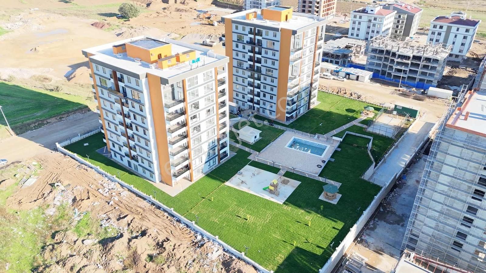 Esenlerde Site İçi Yüzme Havuzlu Cadde Üzerinde Kiralık 3+1