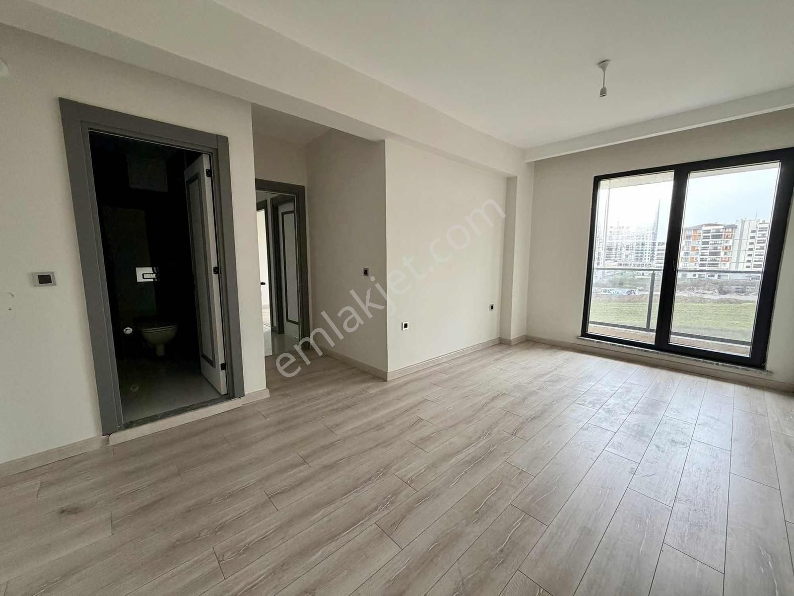 Esenlerde Site İçi Yüzme Havuzlu Cadde Üzerinde Kiralık 3+1 - Görsel 4