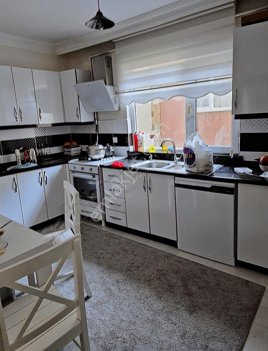 Halkalıda Çok Güzel Lokasyonda 2+1 Geniş Ferah Süper Daire - Görsel 7