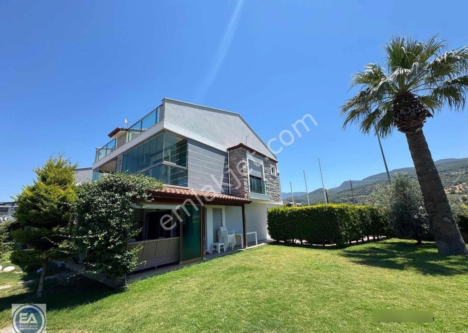 Davutlar Da Havuzlu Site İçerisinde Köşe Konum 4+1 Villa - Görsel 16