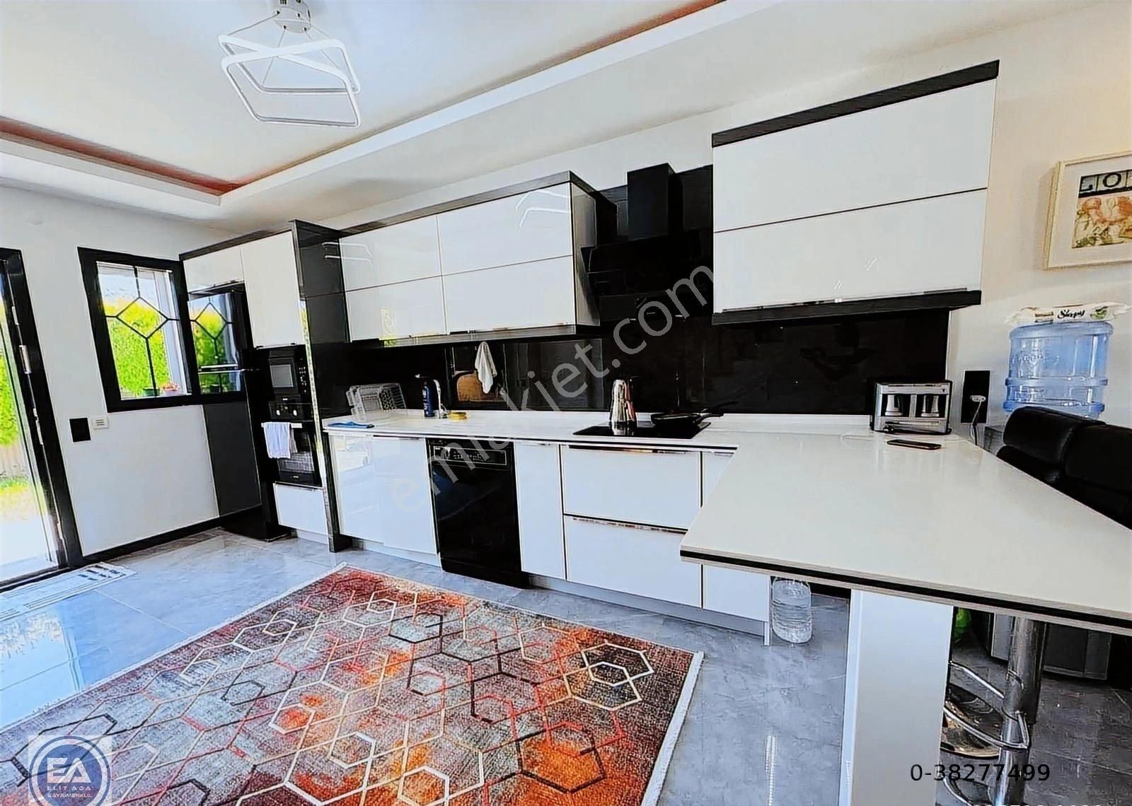 Davutlar Da Havuzlu Site İçerisinde Köşe Konum 4+1 Villa - Görsel 18