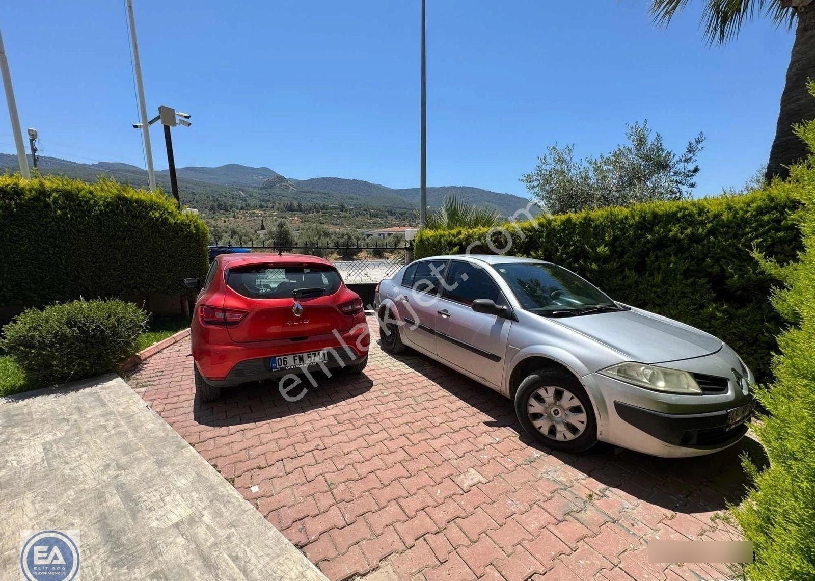 Davutlar Da Havuzlu Site İçerisinde Köşe Konum 4+1 Villa - Görsel 2