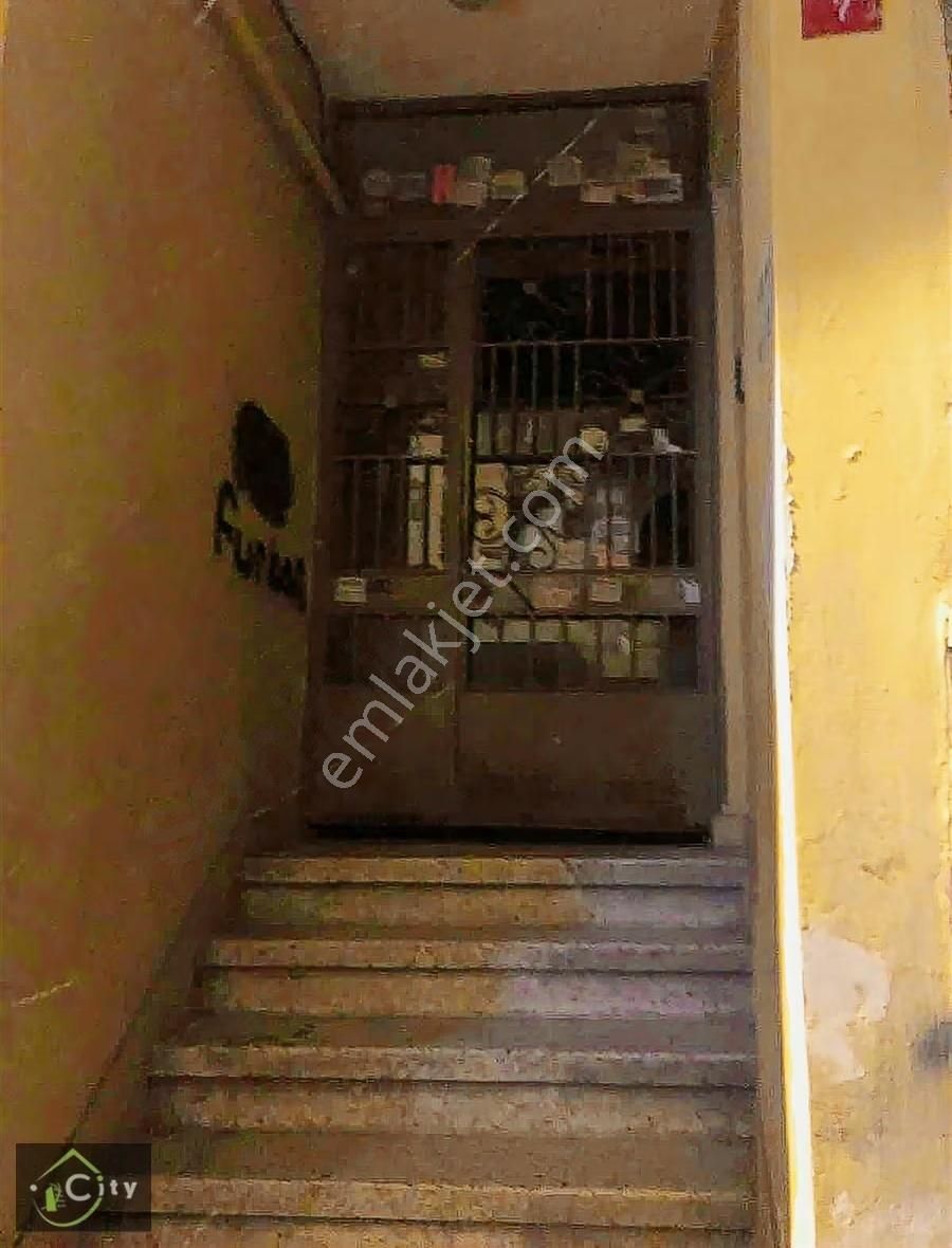 Naibbey Sokakta Satılık 1+1 Daire - Görsel 3