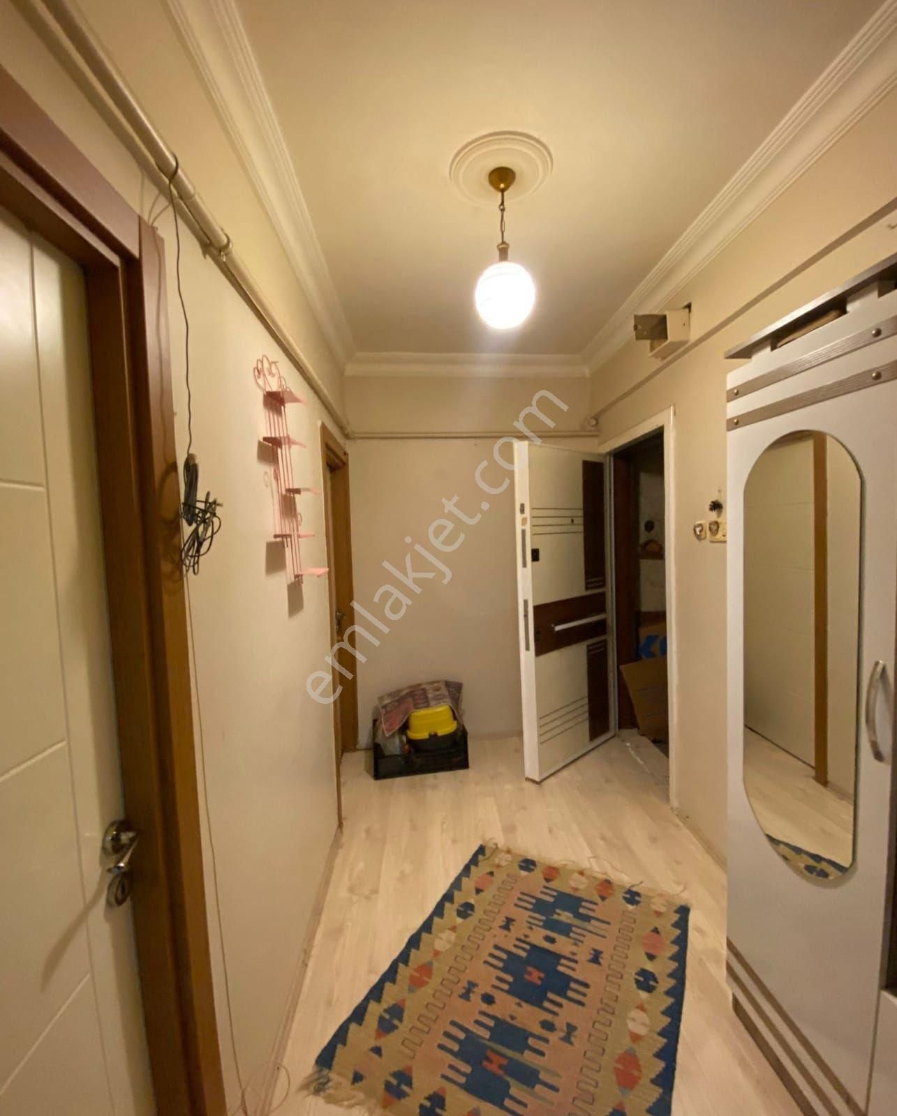 S.evler Merkezdemetrobüse 2dk.asansörlü Binada Bayanlara Özel 2 Kişilik Lux Oda