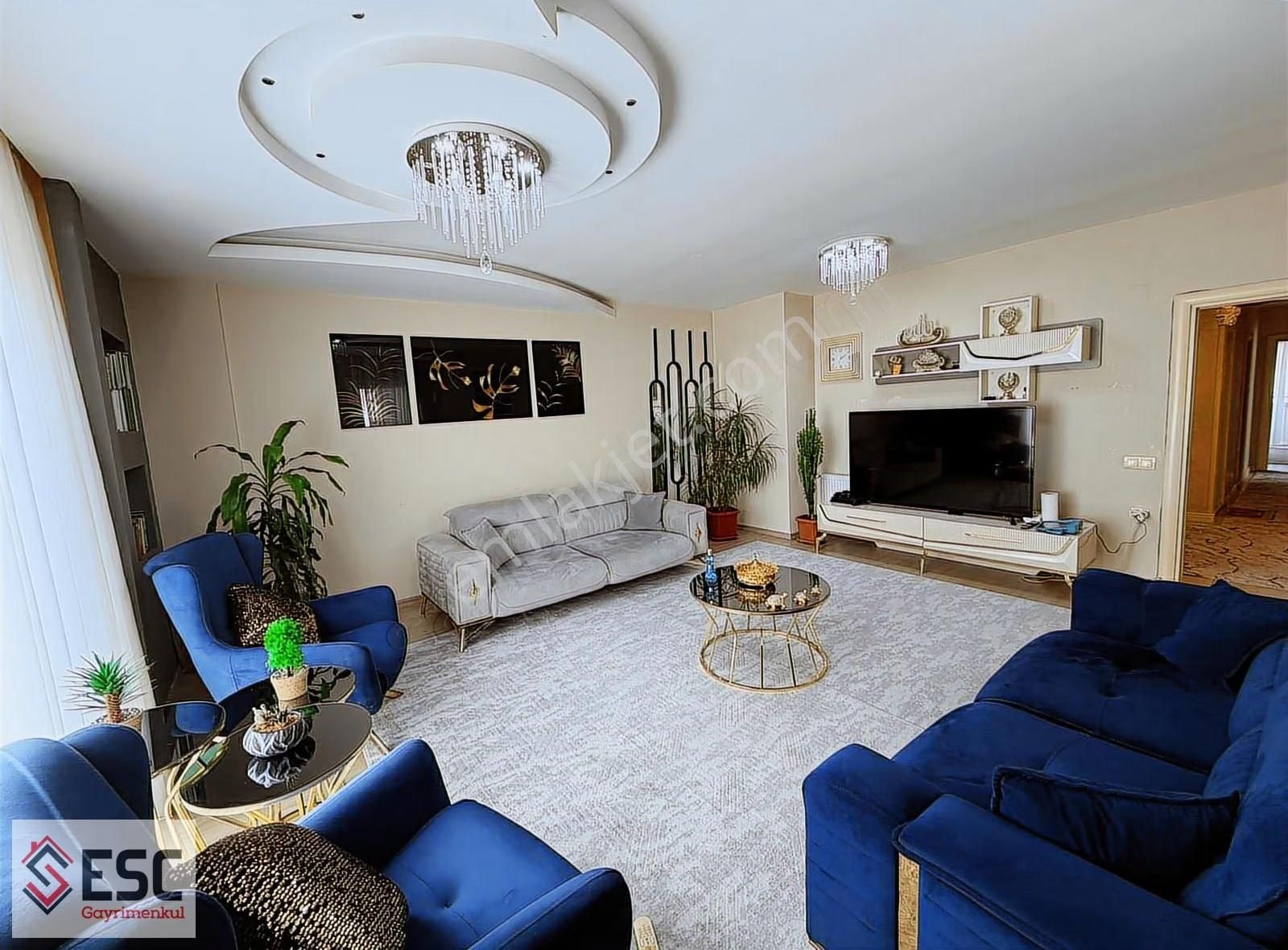 Esc'den Merkez Mh,de Geniş M2 Merkezi Lokasyonda 3+1 Esc2401