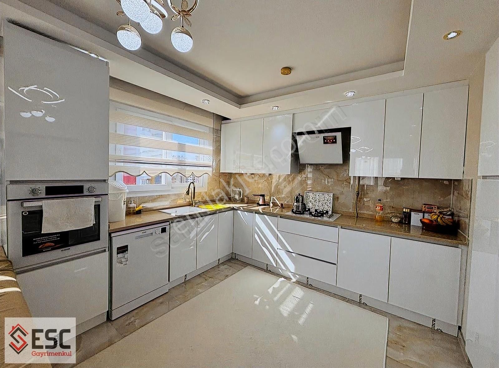 Esc'den Akdeniz Mh'de Site İçi Havuzlu 4+1 Daire Esc2418