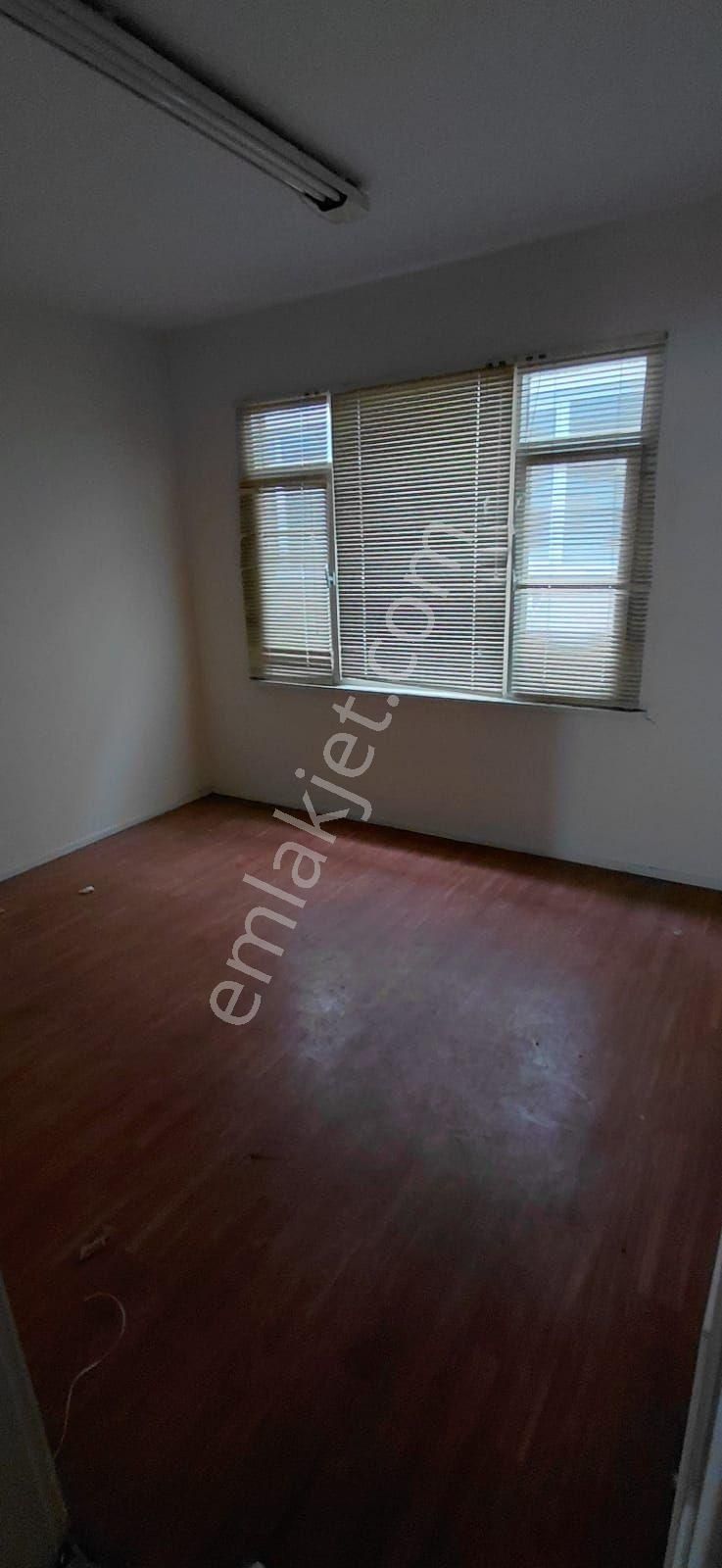 S.evler Meydanda Metro Metrobüse 1dk.3+1 120m2 Kiralik 1.kat Kiralik Ofis - Görsel 15