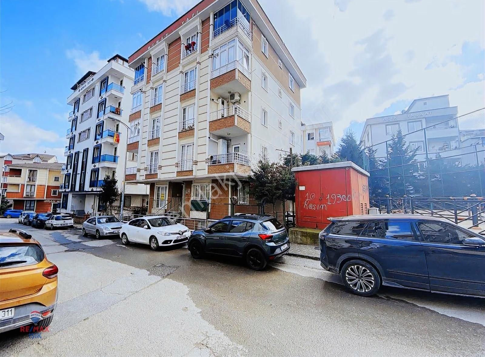 Çekmeköy Aydınlar'da 1+1 İskanlı Daire