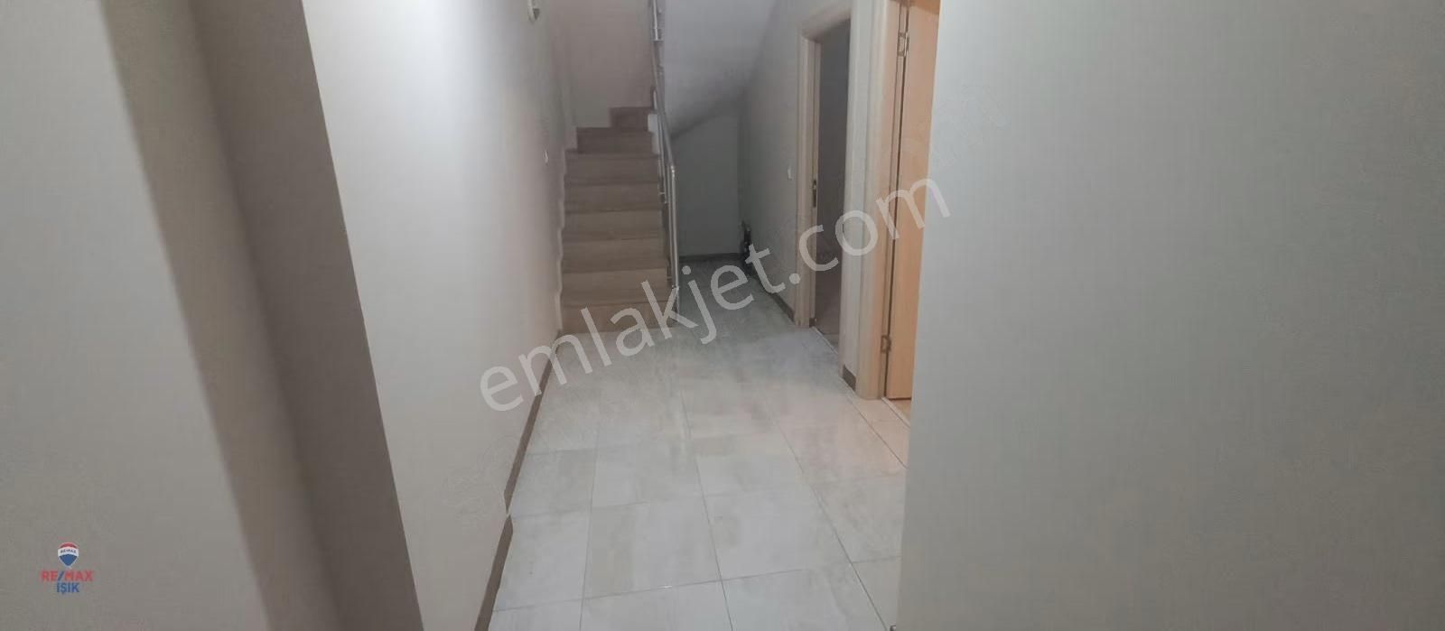 Osmangazi Mah.cadde Üzeri 4+1 Ters Dubleks Daire