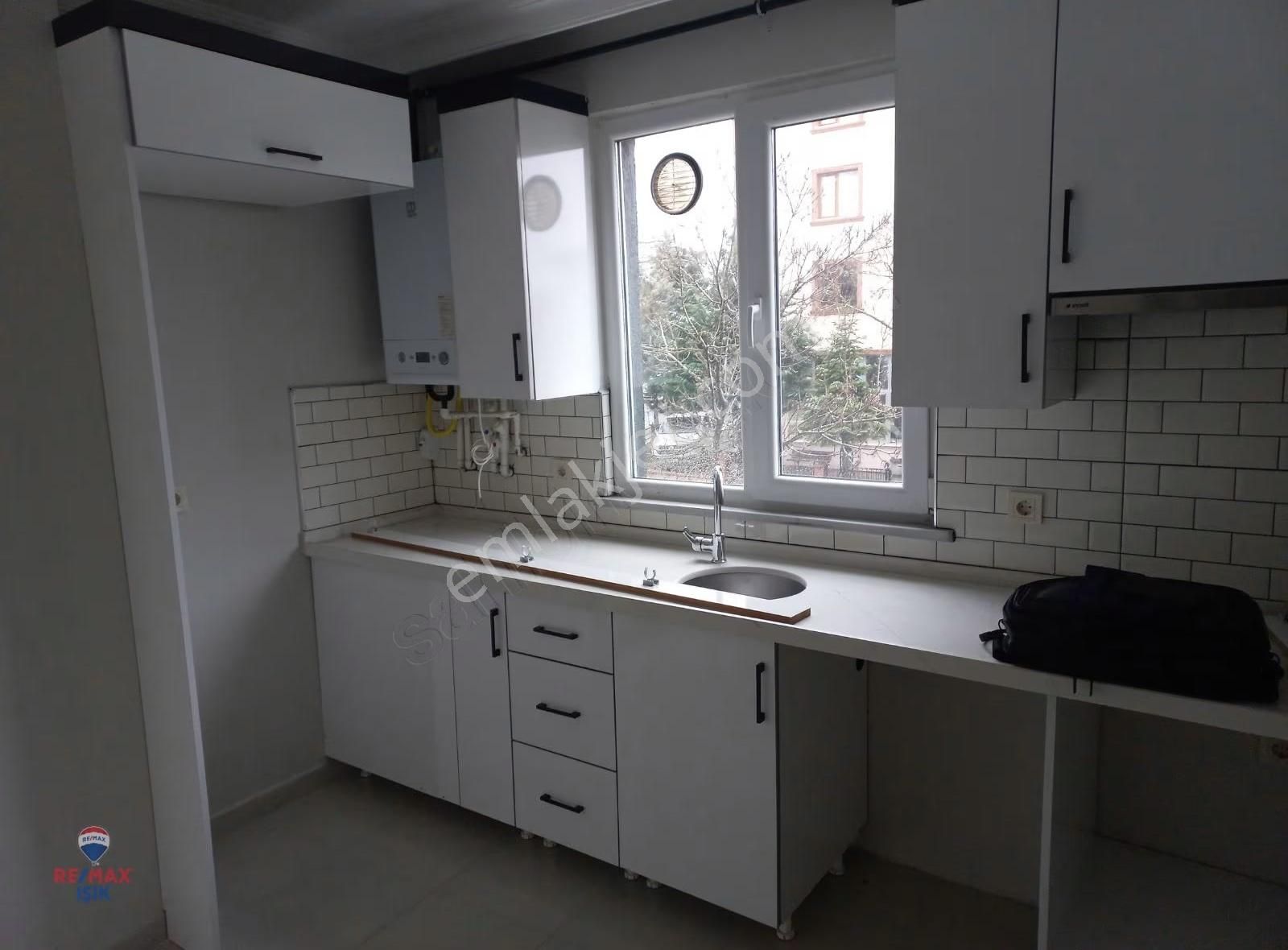 Cadde Üzeri 2+1 Çift Balkonlu Sıfır Daire