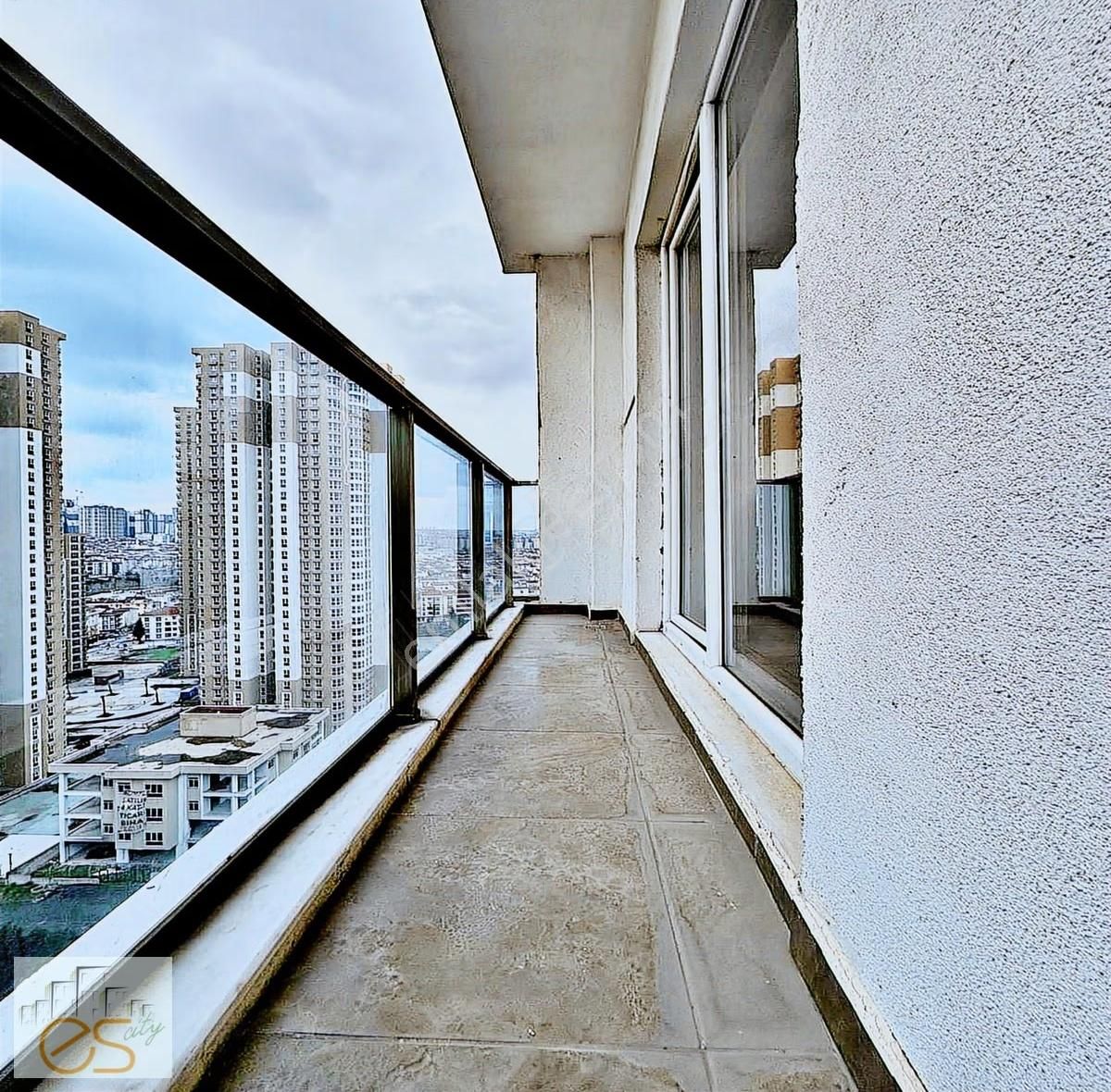 Site İçerisinde Metrobüse Yakın 1+1 Balkonlu Ara Kat Daire - Görsel 5