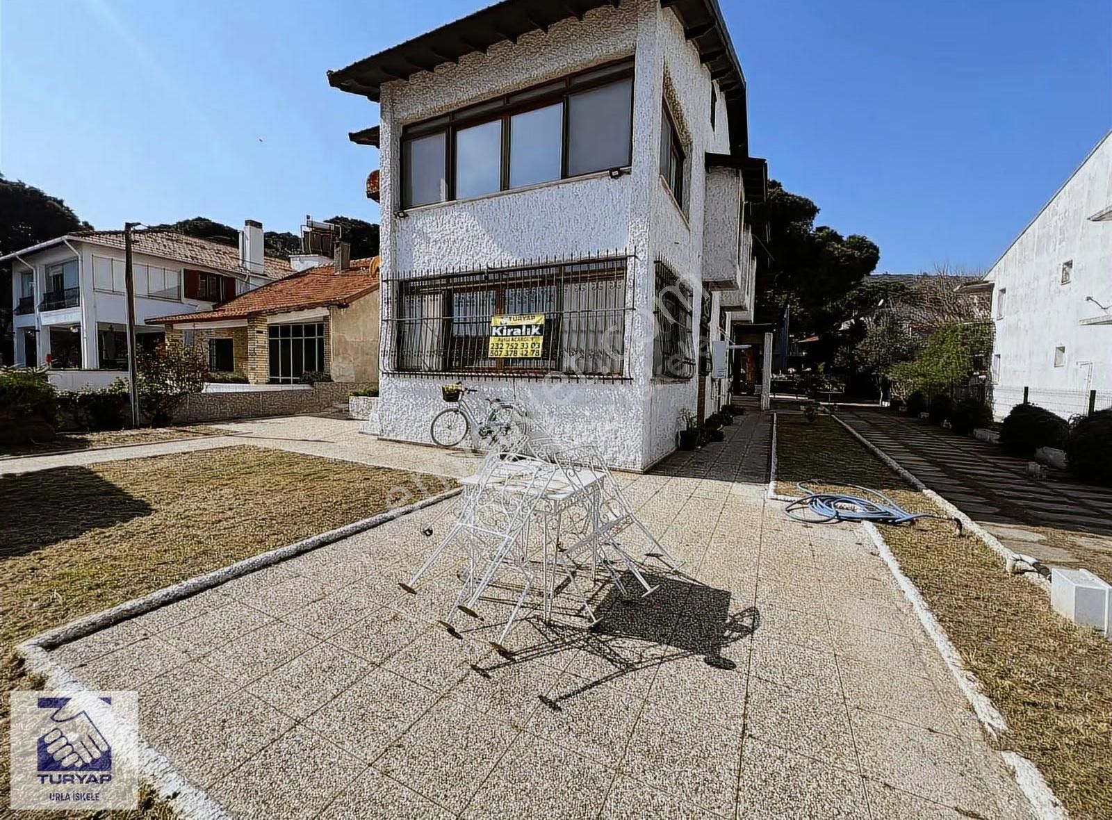 Urla İskele'de Denize Sıfır 2+1 Odalı Kiralık