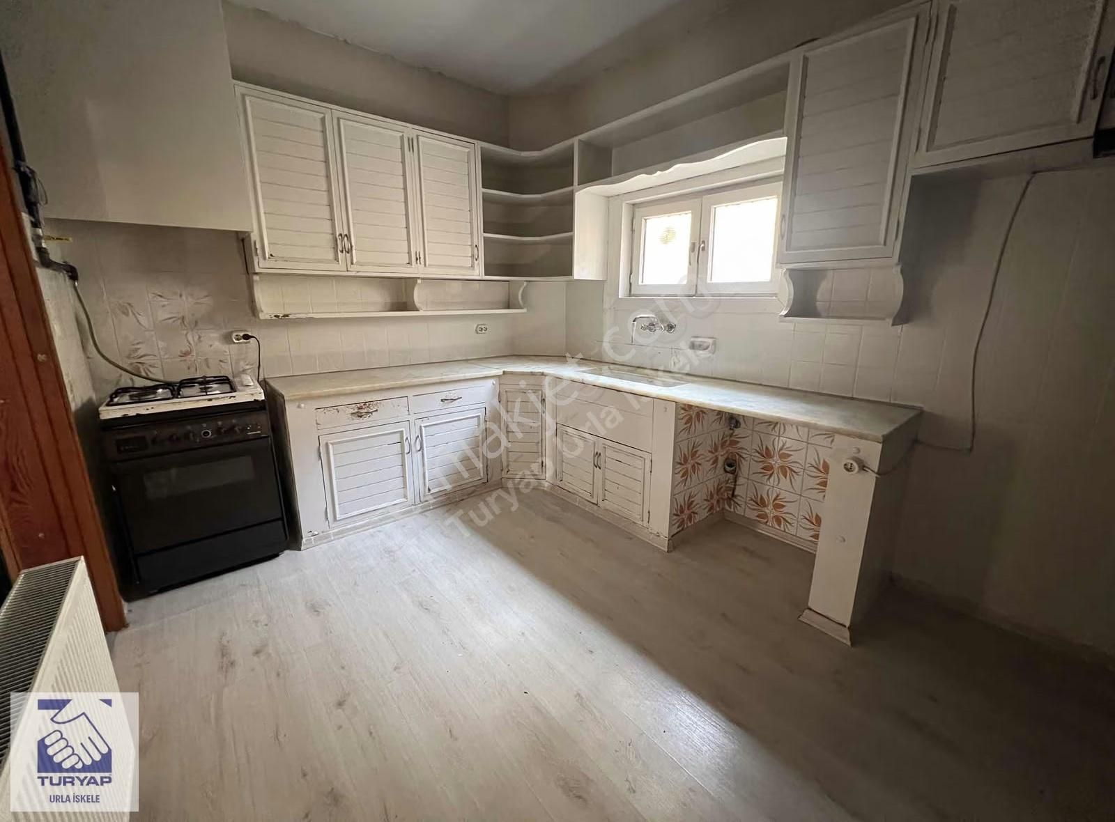 Urla İskele'de Denize Sıfır 2+1 Odalı Kiralık - Görsel 15