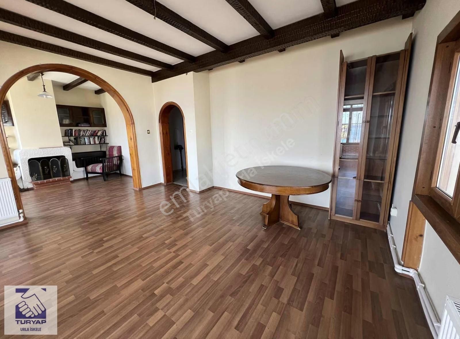 Urla İskele'de Denize Sıfır 2+1 Odalı Kiralık - Görsel 30