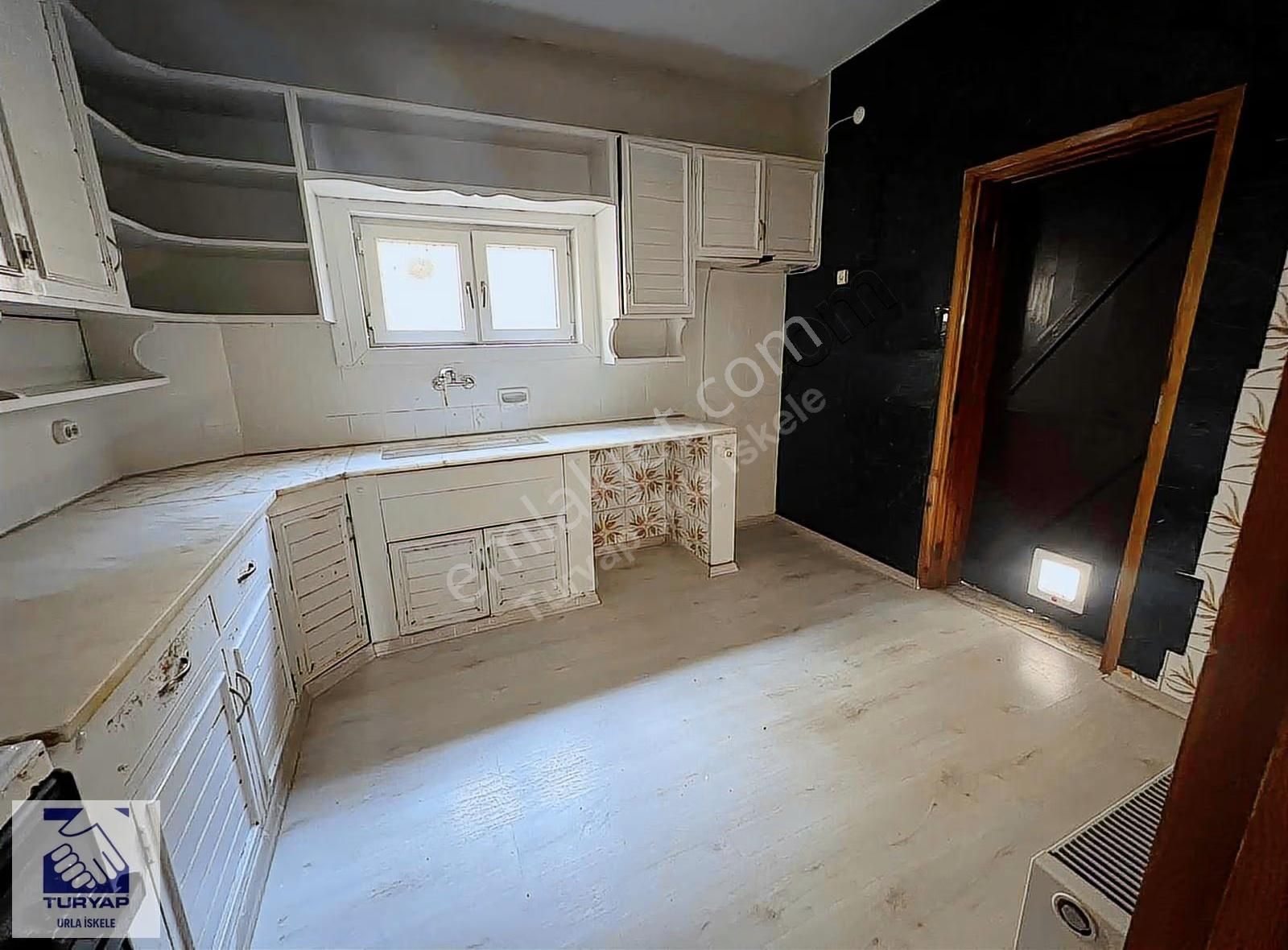 Urla İskele'de Denize Sıfır 2+1 Odalı Kiralık - Görsel 27