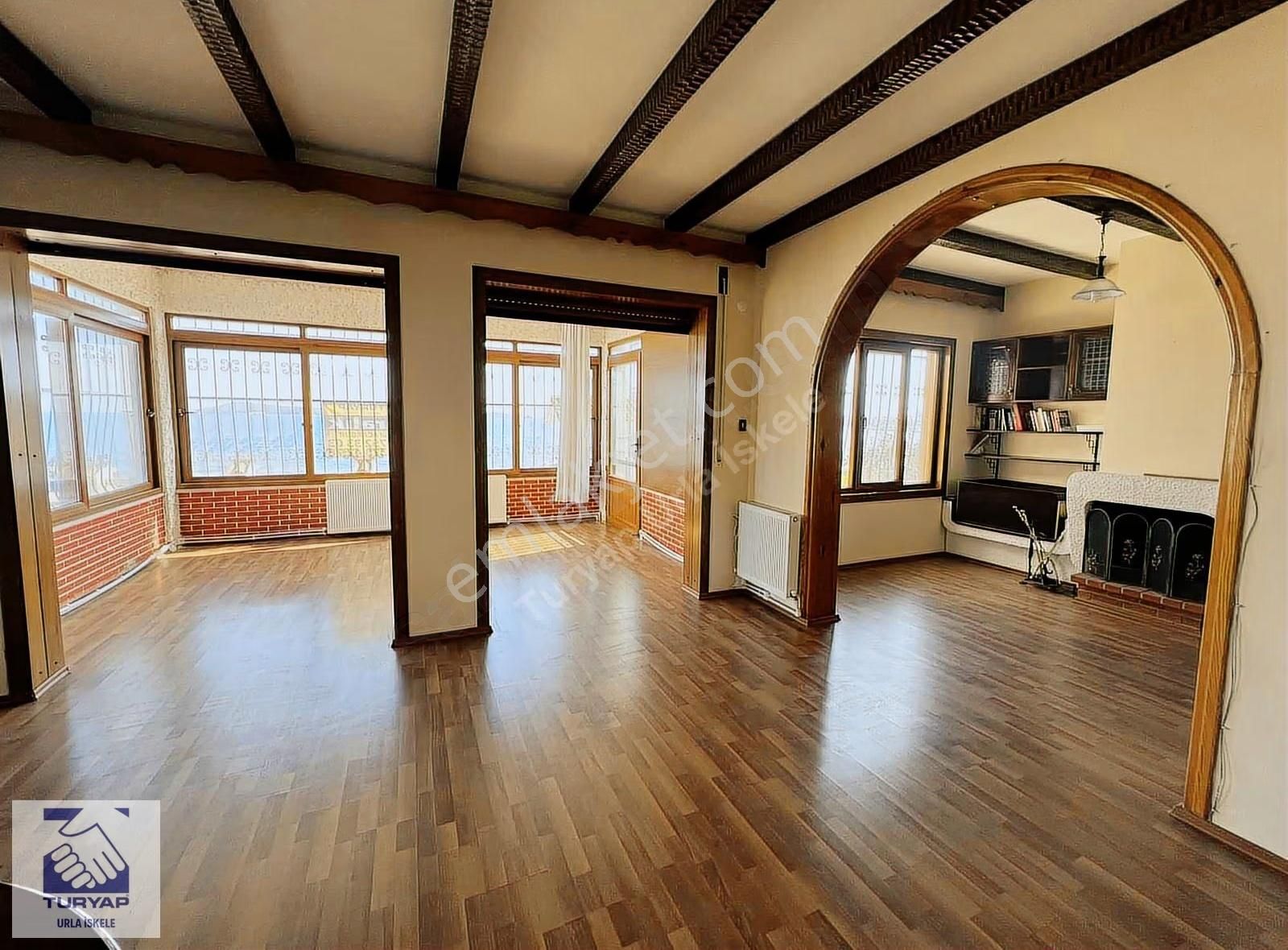 Urla İskele'de Denize Sıfır 2+1 Odalı Kiralık - Görsel 28