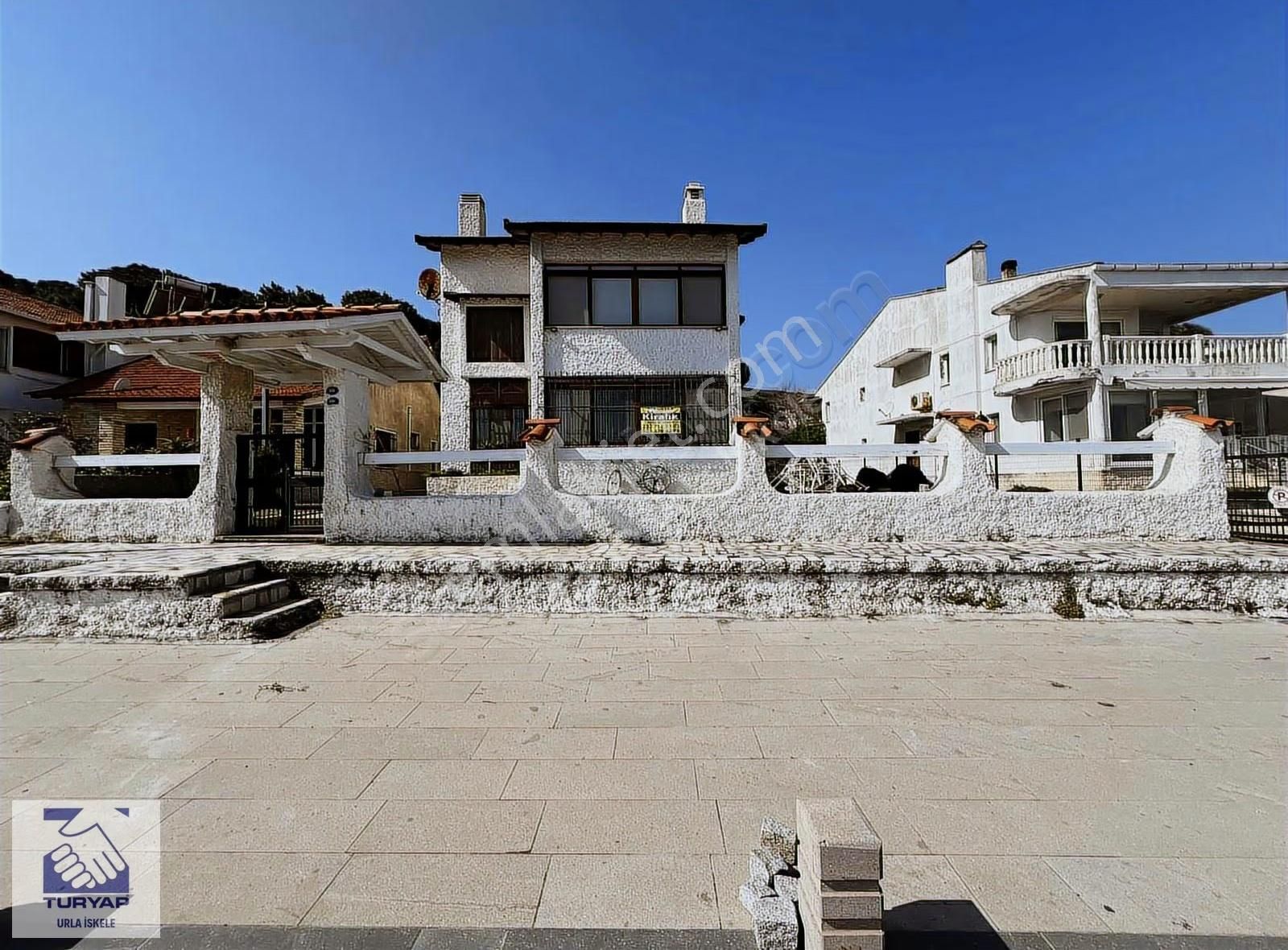 Urla İskele'de Denize Sıfır 2+1 Odalı Kiralık - Görsel 33