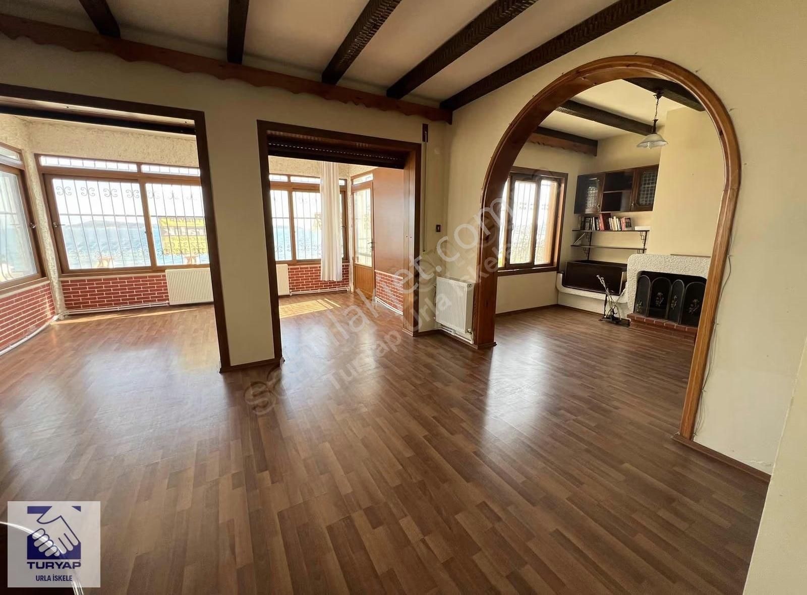 Urla İskele'de Denize Sıfır 2+1 Odalı Kiralık - Görsel 7