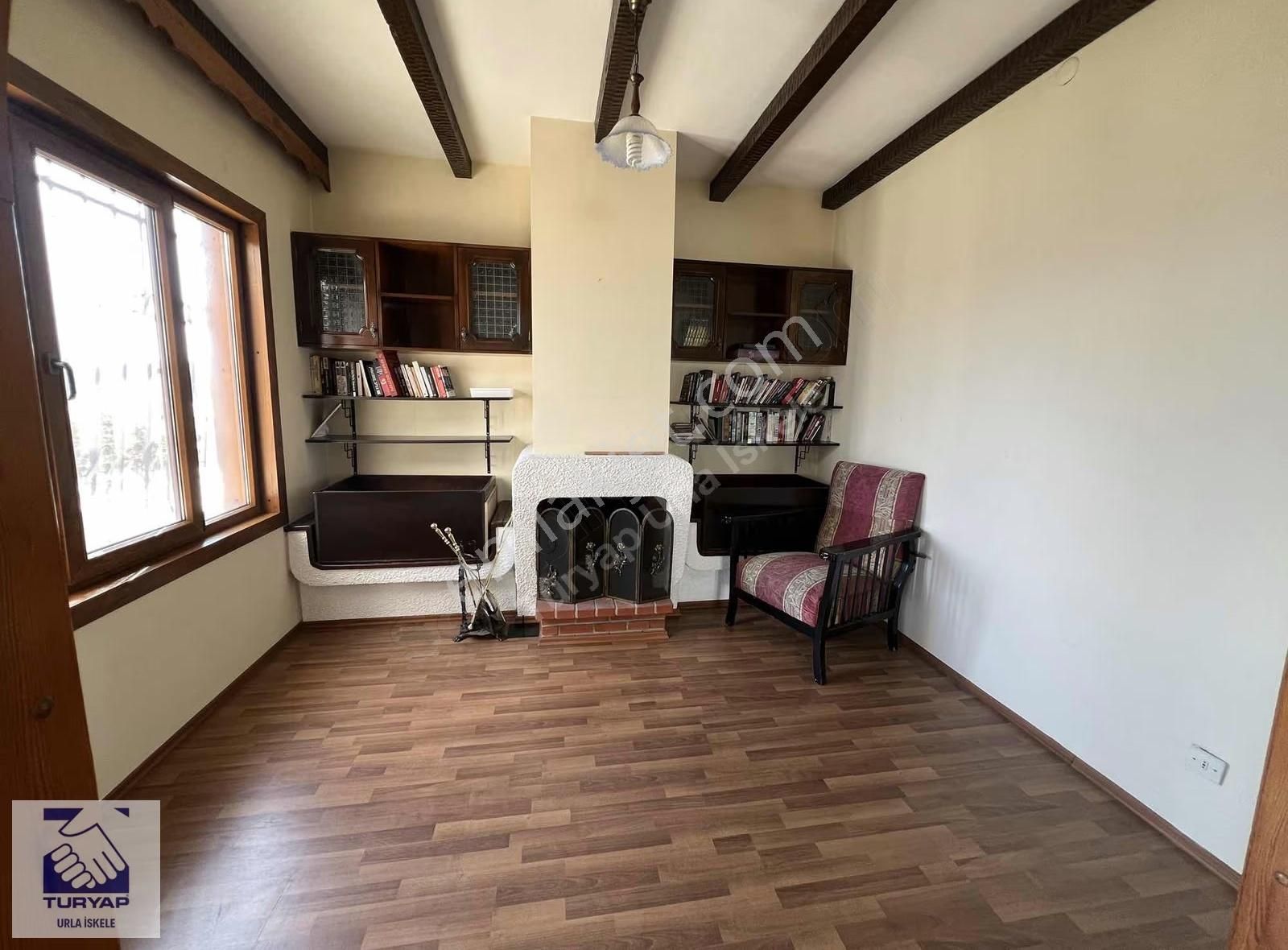 Urla İskele'de Denize Sıfır 2+1 Odalı Kiralık - Görsel 23