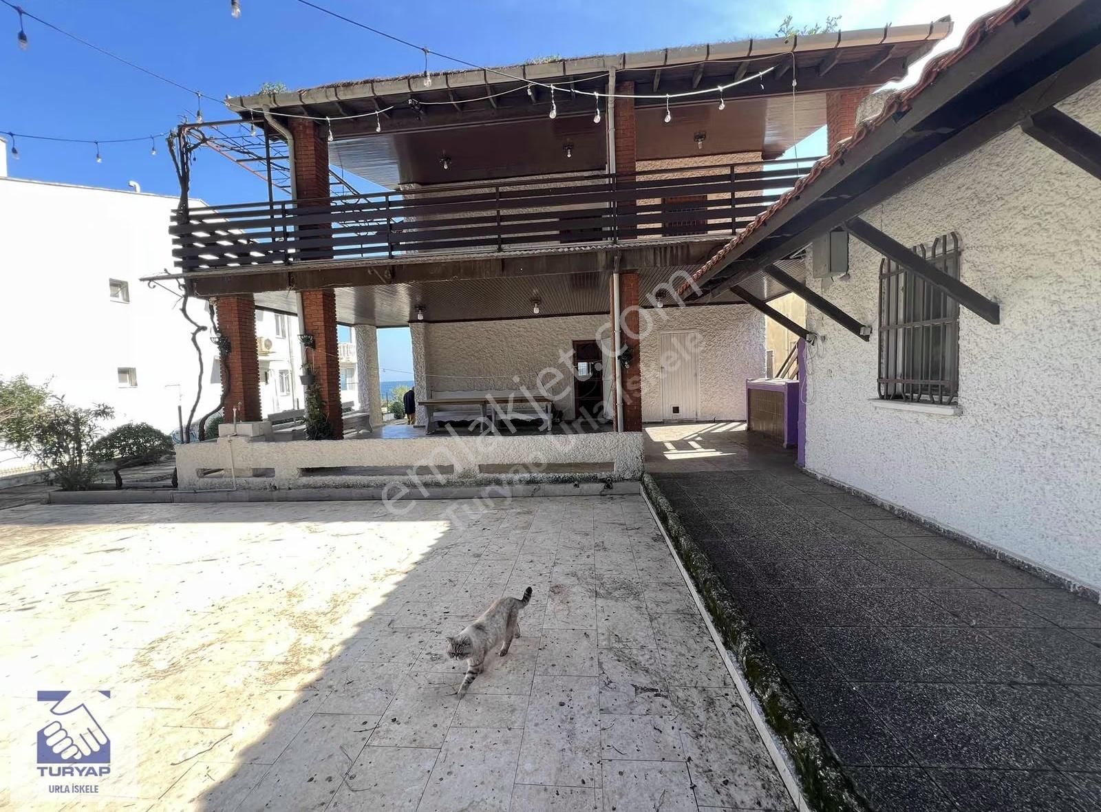 Urla İskele'de Denize Sıfır 2+1 Odalı Kiralık - Görsel 18