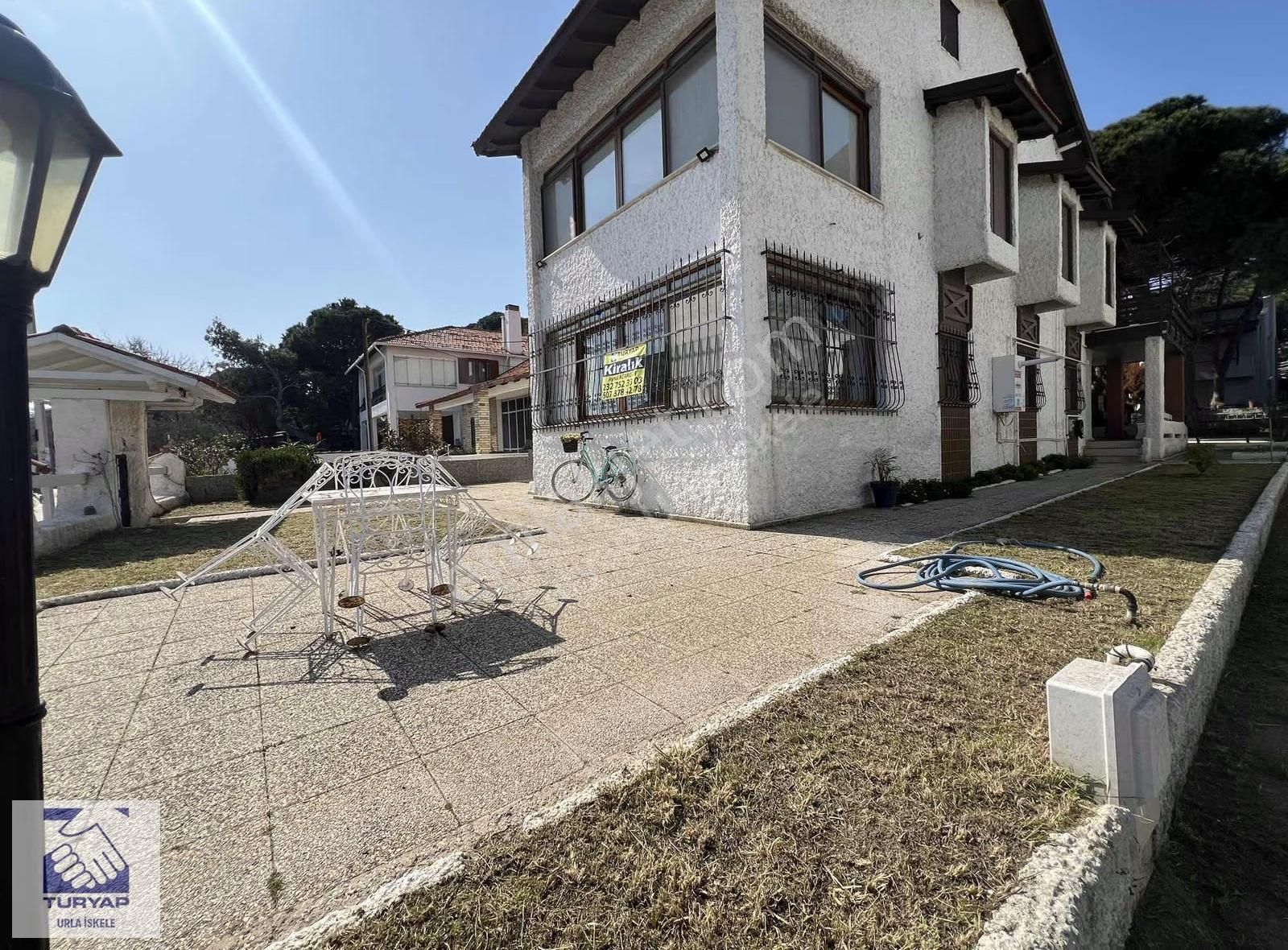 Urla İskele'de Denize Sıfır 2+1 Odalı Kiralık - Görsel 31