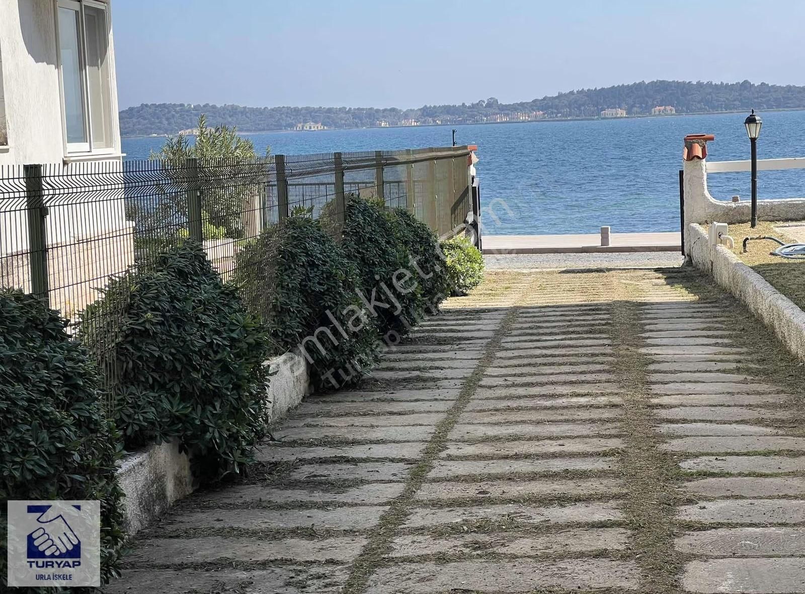 Urla İskele'de Denize Sıfır 2+1 Odalı Kiralık - Görsel 14