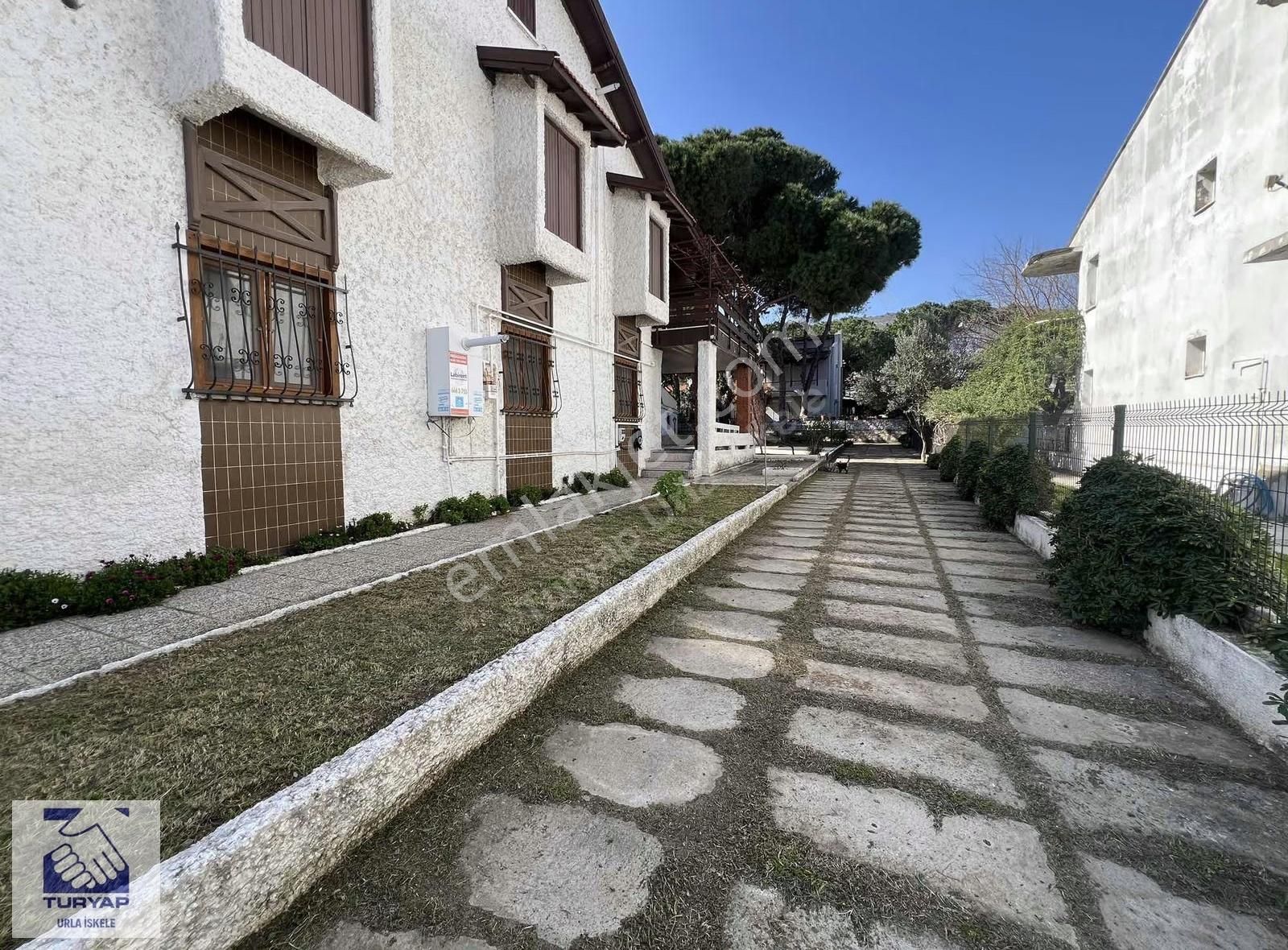 Urla İskele'de Denize Sıfır 2+1 Odalı Kiralık - Görsel 19