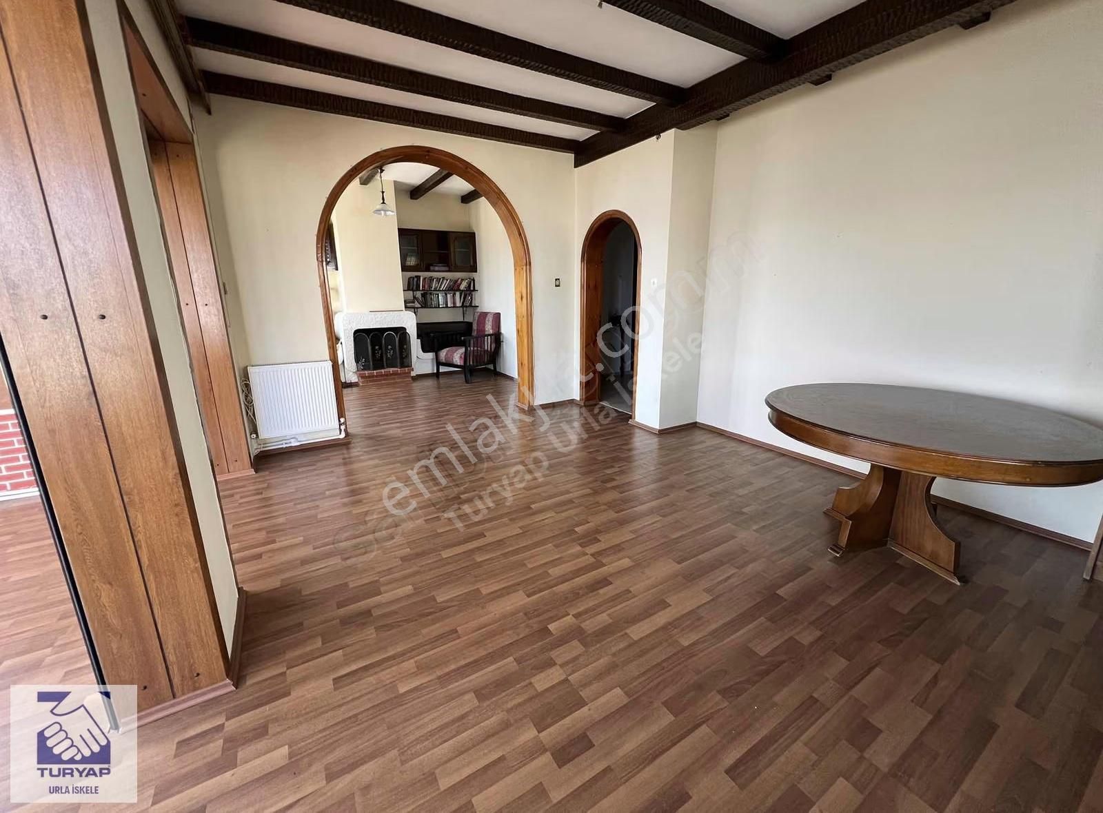 Urla İskele'de Denize Sıfır 2+1 Odalı Kiralık - Görsel 29