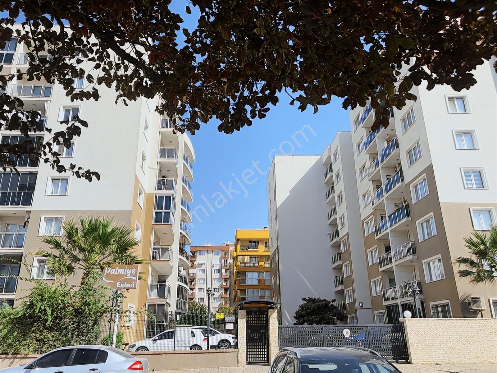 Bornova Mevlana Palmiye Sitesi 1+1 Ful Tadilatlı Kiralık Daire