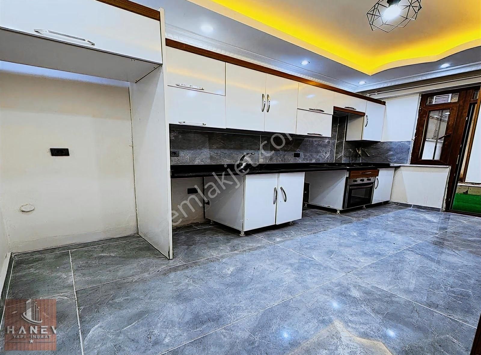 Mehterçeşme Mahallesin'de Ulaşımı Kolay 2+1 Acil Satılık Daire - Görsel 6