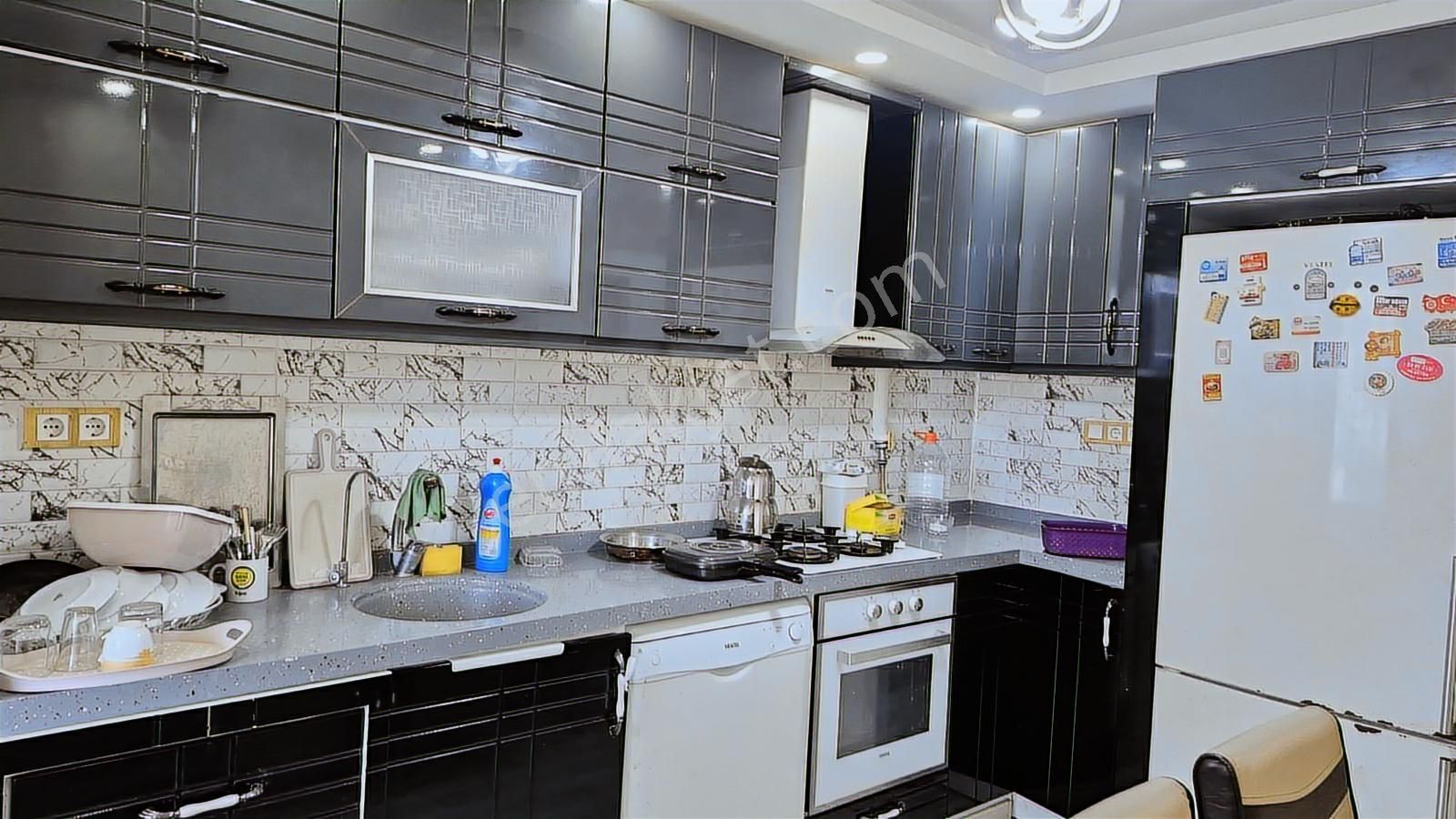 Kuşadası Merkezi Konumlu'kapalı Mutfak.3+1,fırsat Daire.dogalgaz - Görsel 21