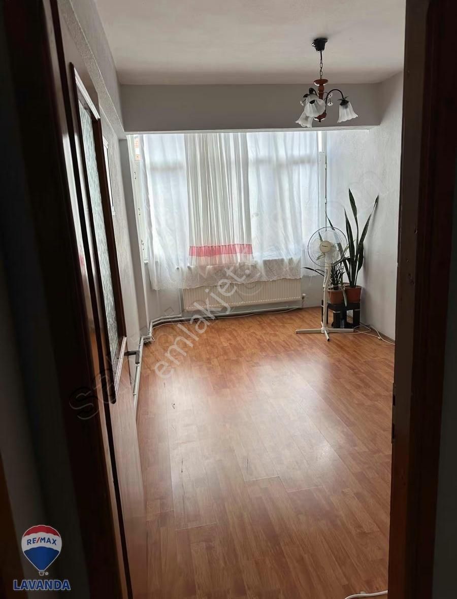 Reşadiye Mah Çok İyi Konumda 3+1 Geniş Daire - Görsel 11