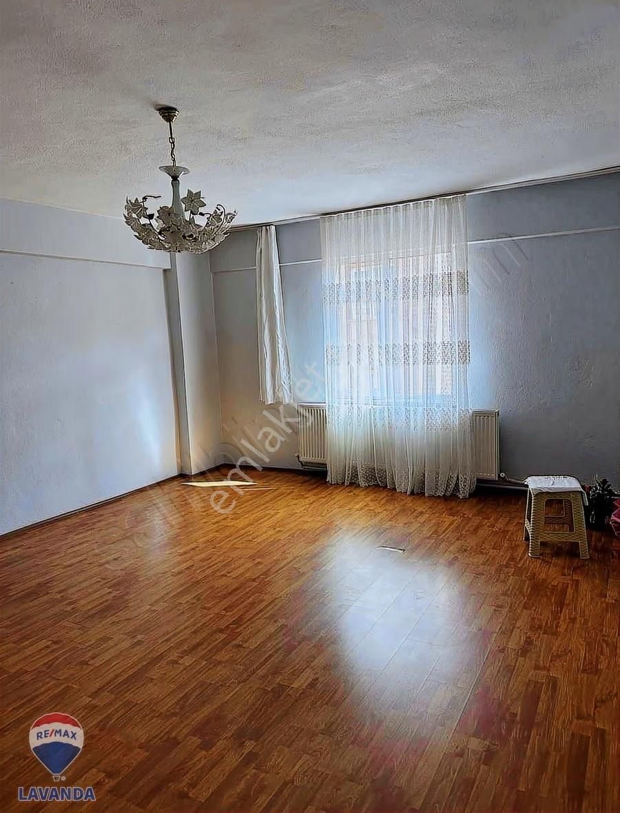 Reşadiye Mah Çok İyi Konumda 3+1 Geniş Daire - Görsel 5