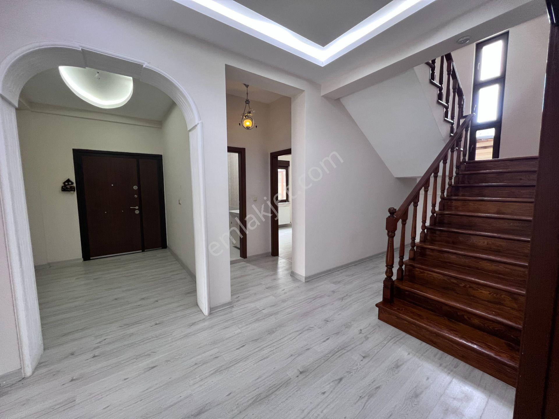 Nilüferköyde Müstakil Havuzlu Bahçe İçinde 7+1 Villa - Görsel 8